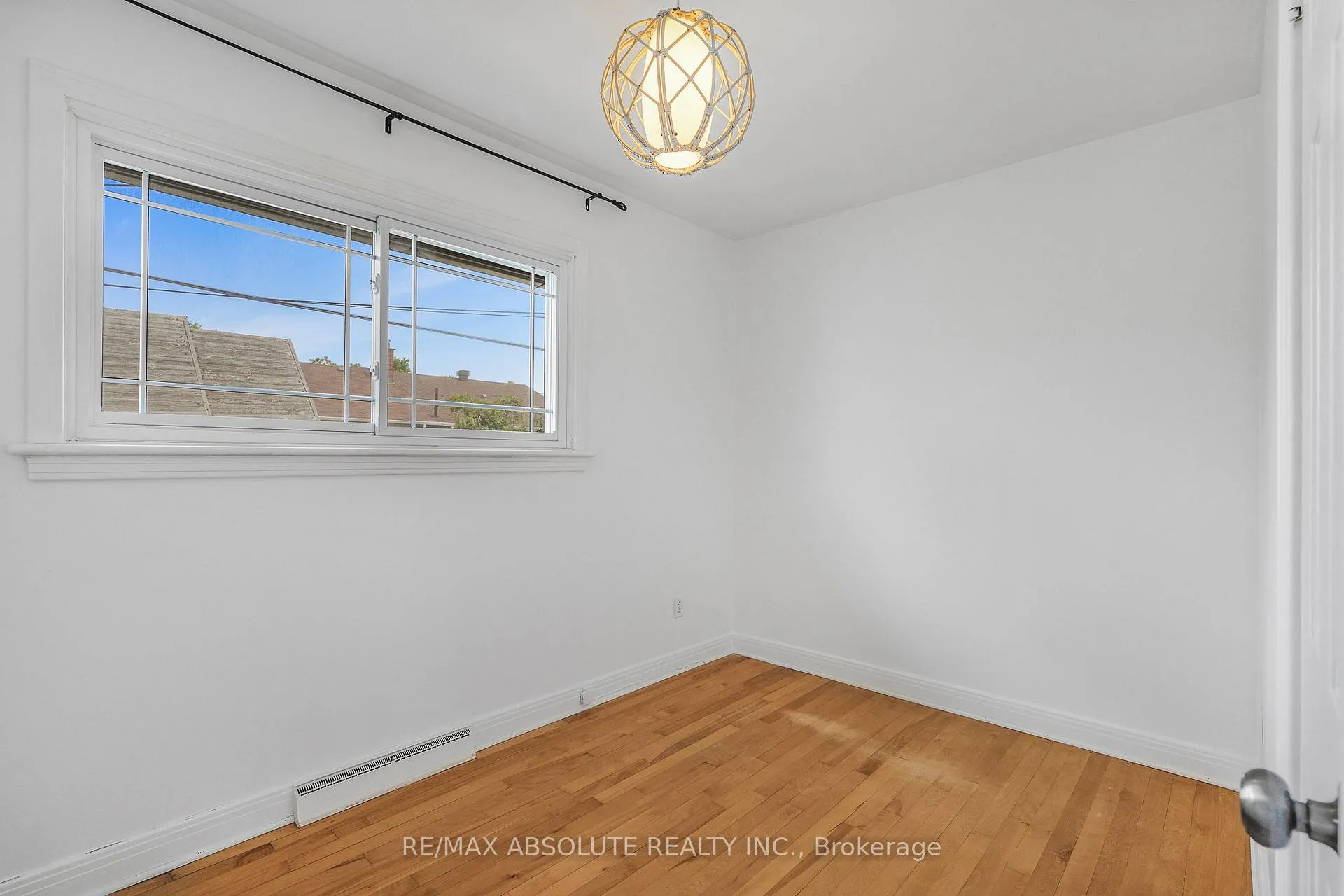 Photo 13 of 731 Borthwick Avenue, Ottawa, Castle Heights/Rideau High — HOMEH