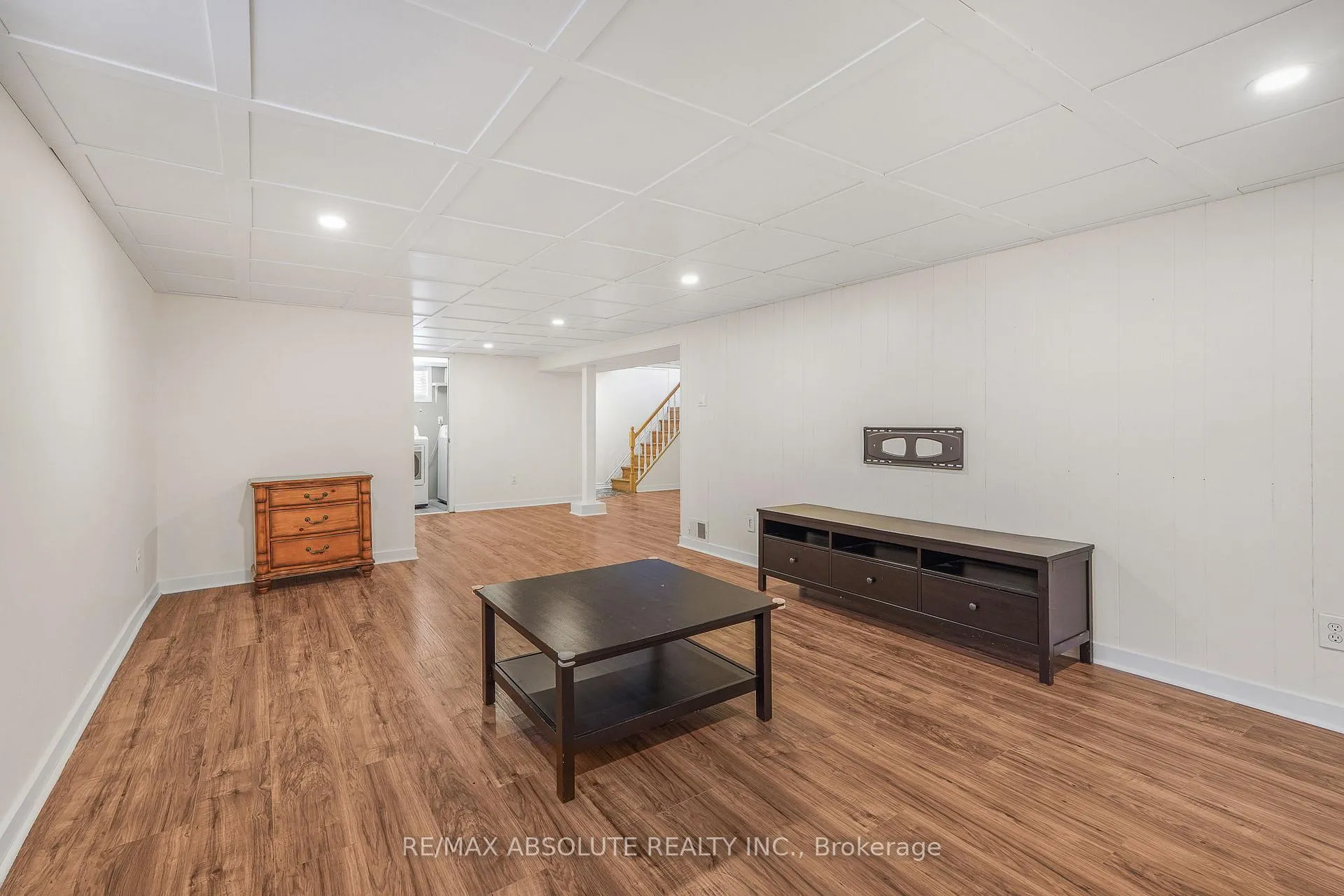 Photo 15 of 731 Borthwick Avenue, Ottawa, Castle Heights/Rideau High — HOMEH