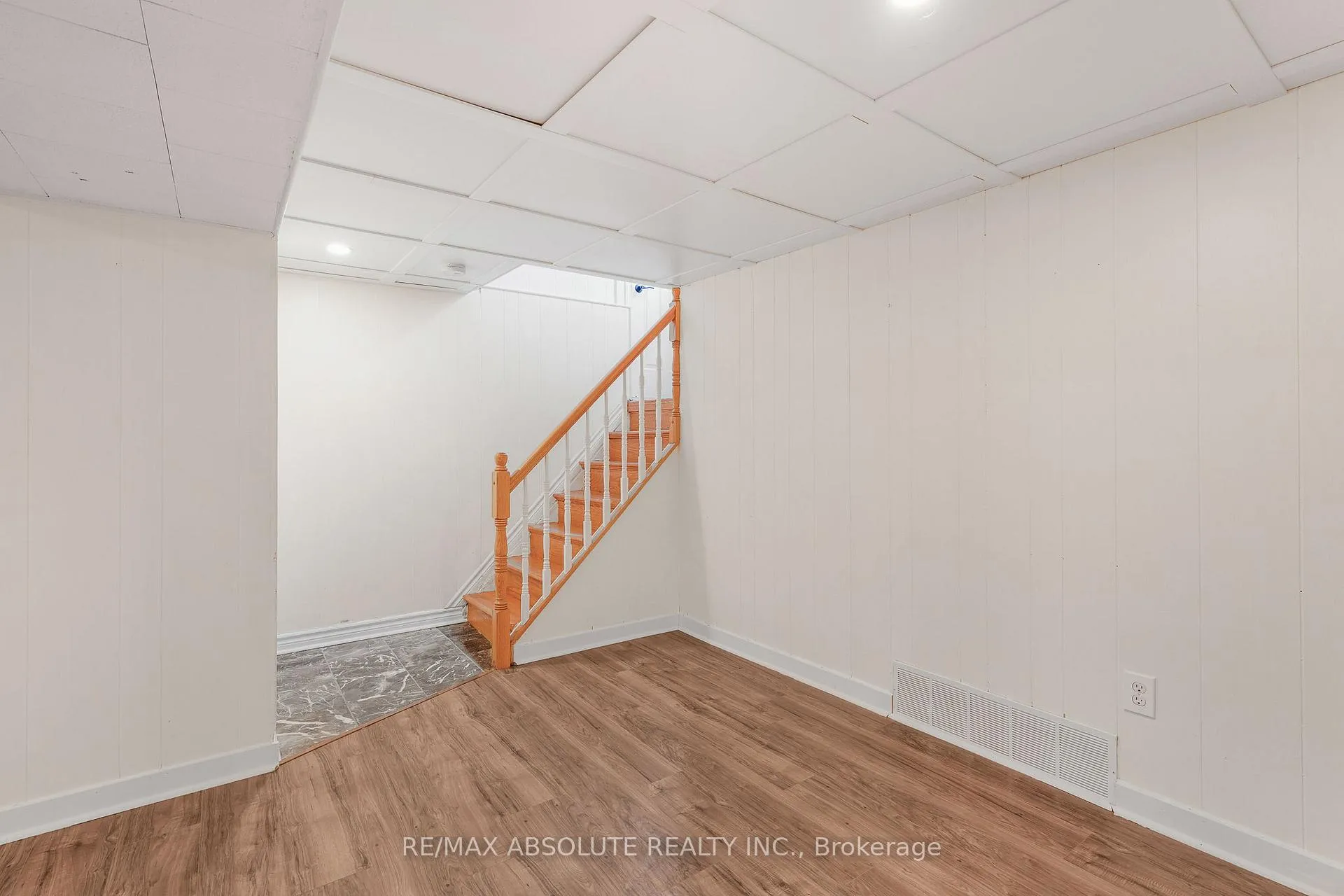 Photo 17 of 731 Borthwick Avenue, Ottawa, Castle Heights/Rideau High — HOMEH