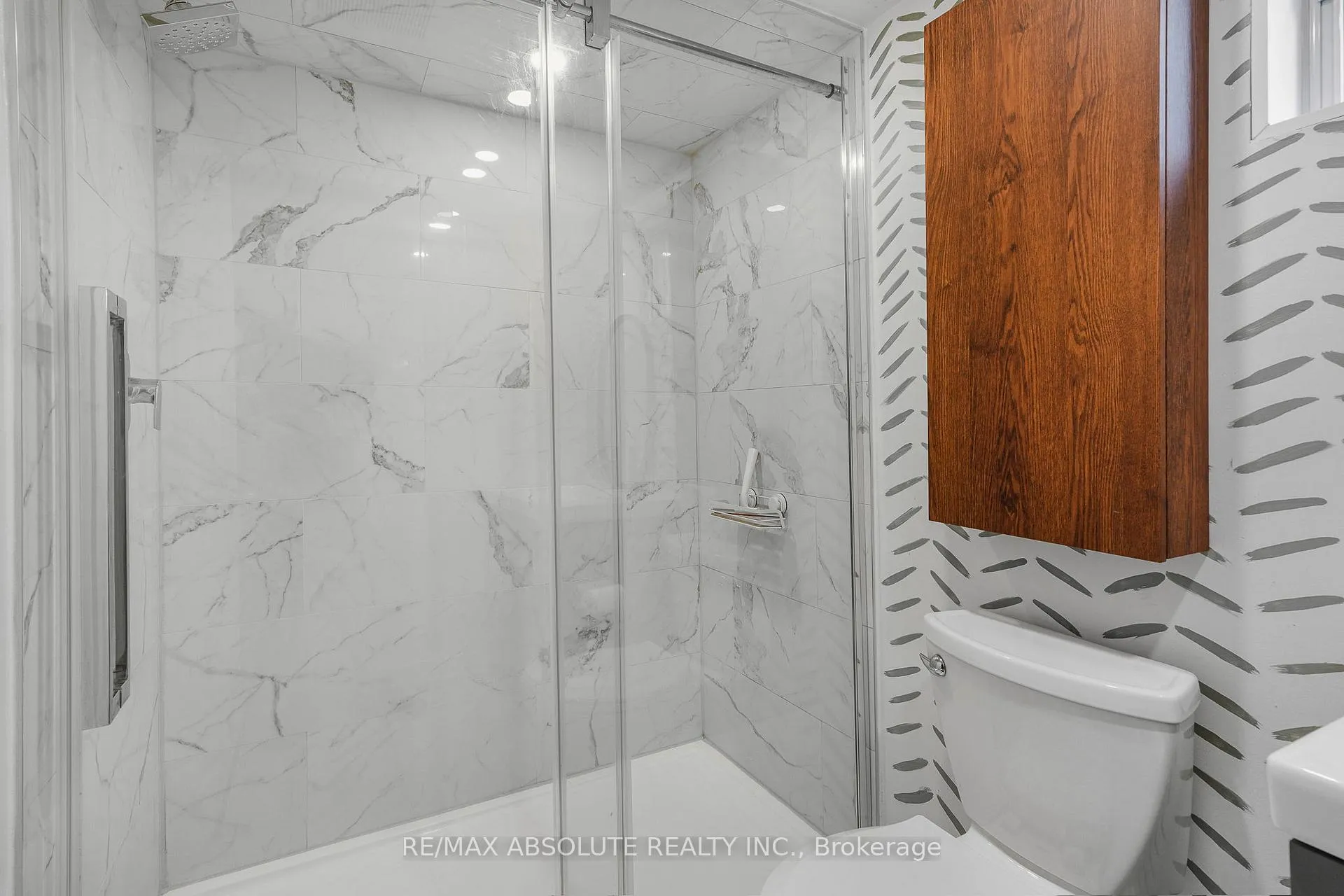 Photo 20 of 731 Borthwick Avenue, Ottawa, Castle Heights/Rideau High — HOMEH