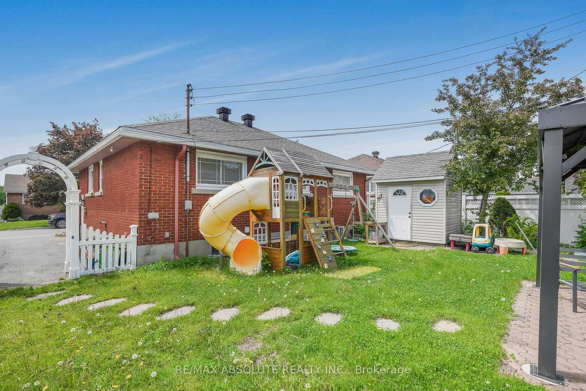 Photo 24 of 731 Borthwick Avenue, Ottawa, Castle Heights/Rideau High — HOMEH