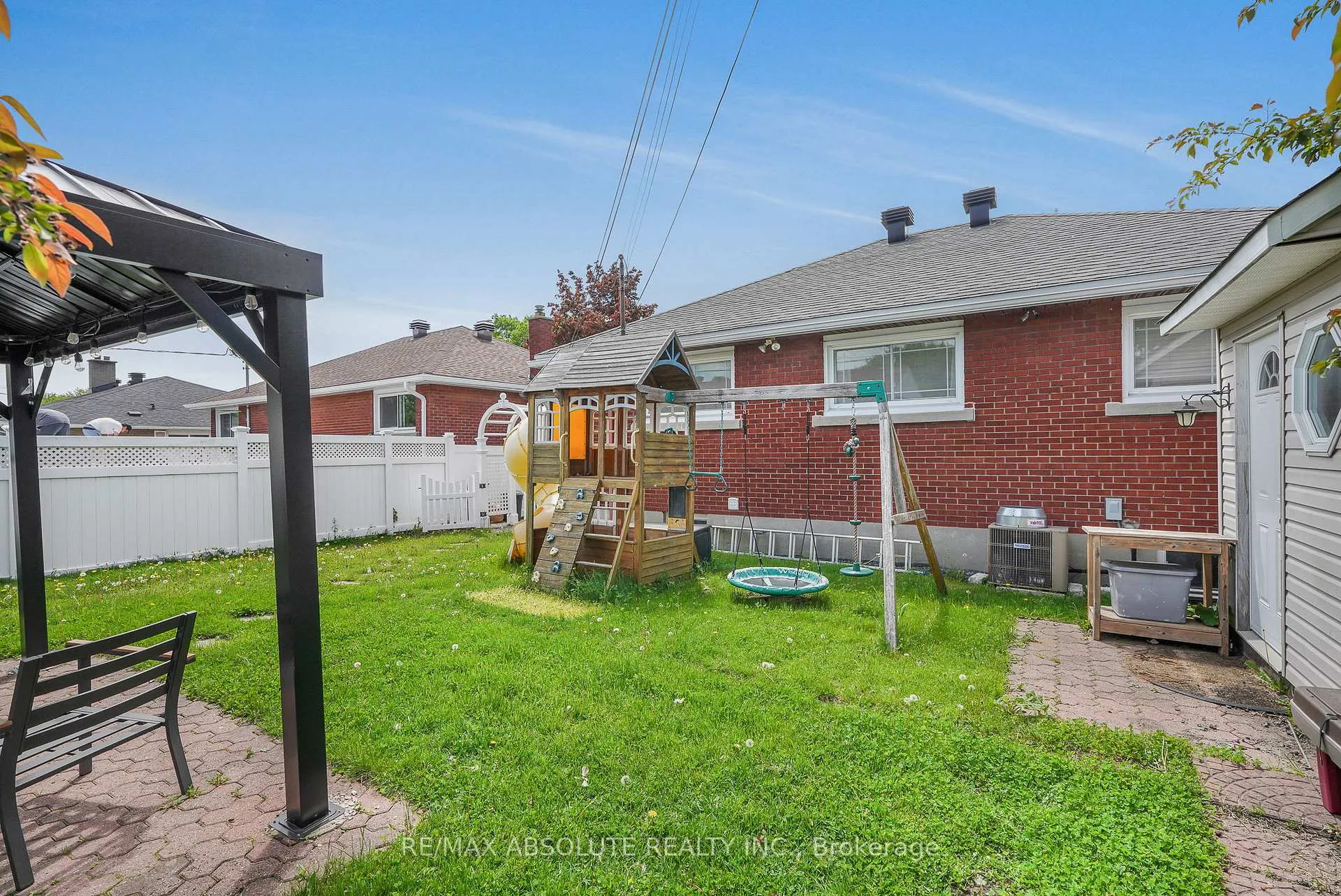 Photo 25 of 731 Borthwick Avenue, Ottawa, Castle Heights/Rideau High — HOMEH