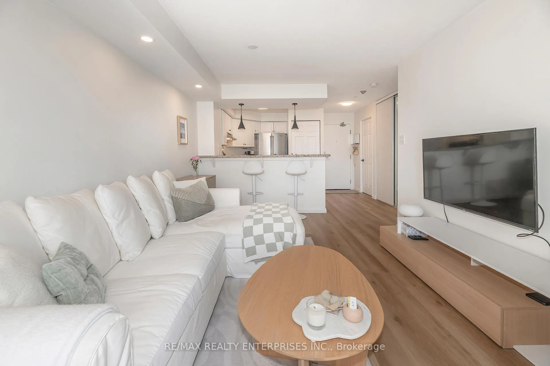 Photo 4 of Unit 1108, 801 King Street W, Toronto, Niagara — HOMEH