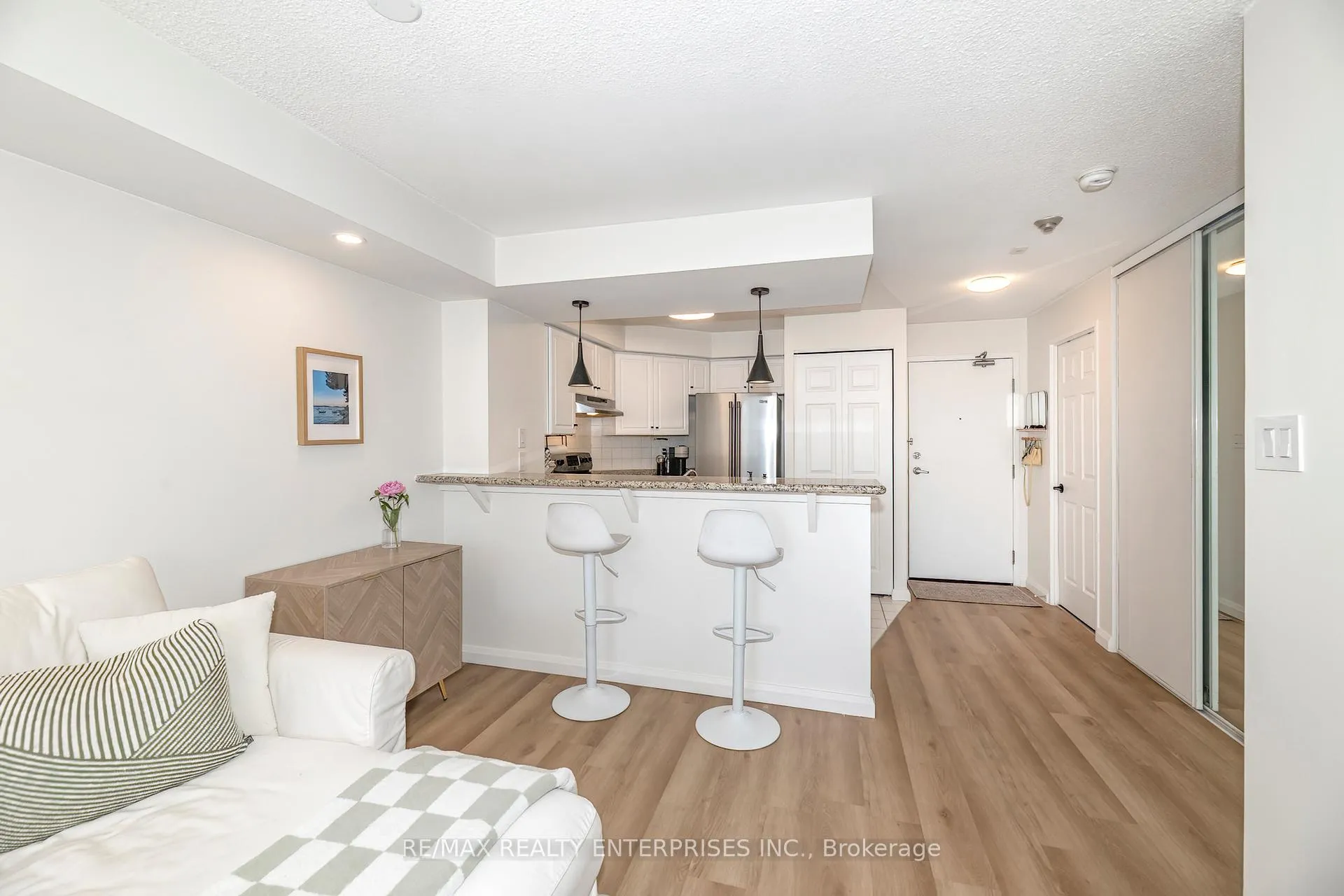 Photo 5 of Unit 1108, 801 King Street W, Toronto, Niagara — HOMEH
