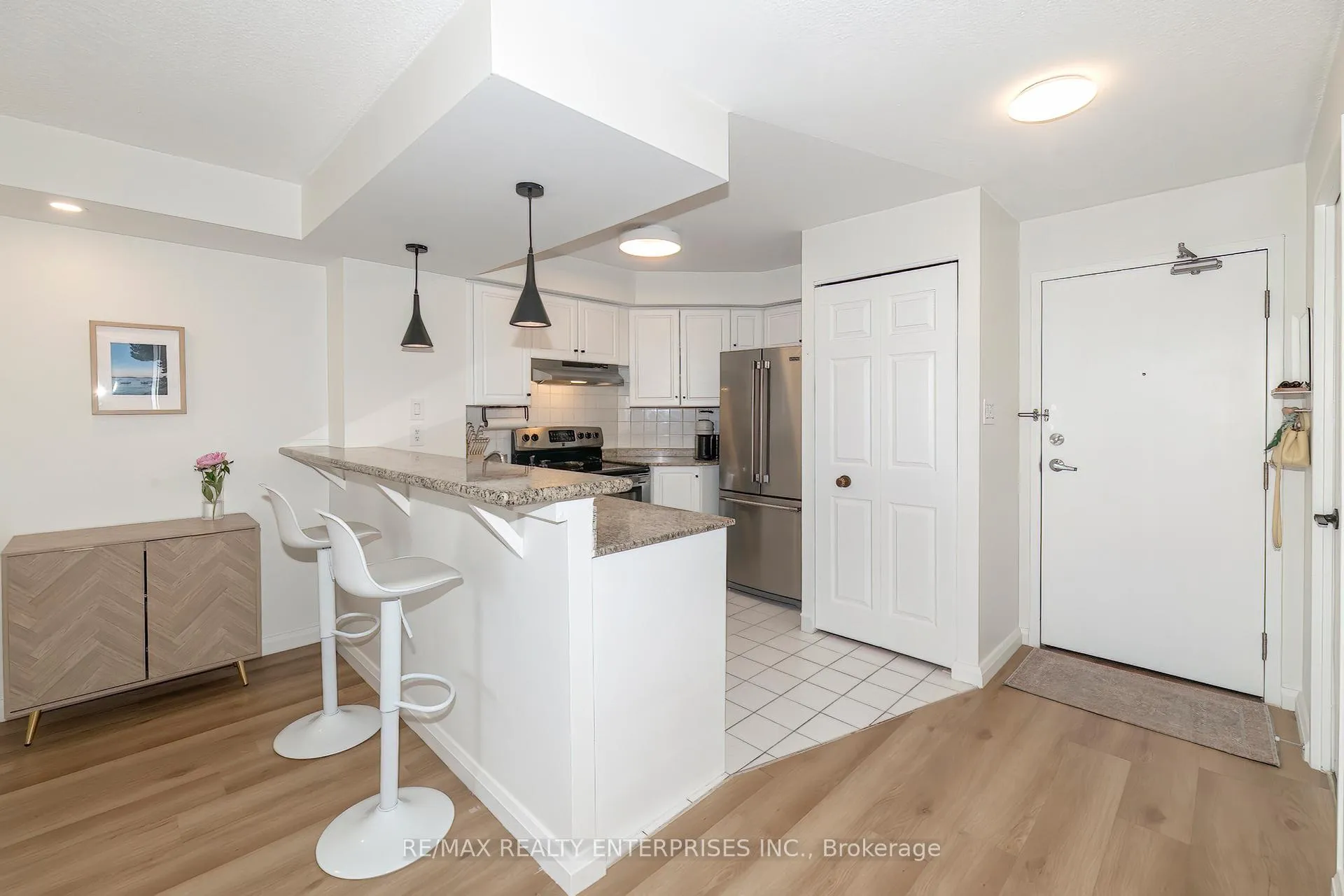 Photo 6 of Unit 1108, 801 King Street W, Toronto, Niagara — HOMEH