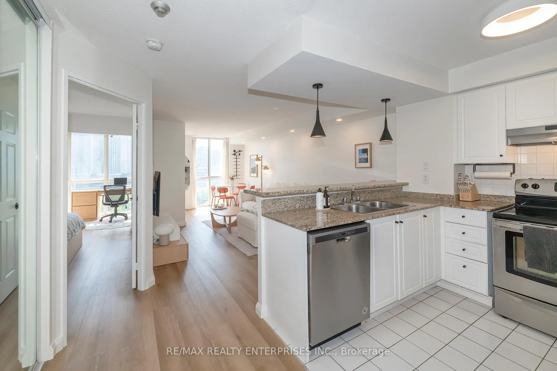 Photo 8 of Unit 1108, 801 King Street W, Toronto, Niagara — HOMEH