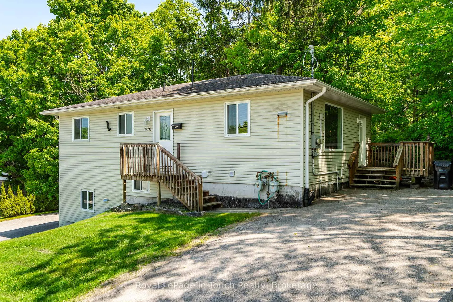 Photo of 679 Montreal Street