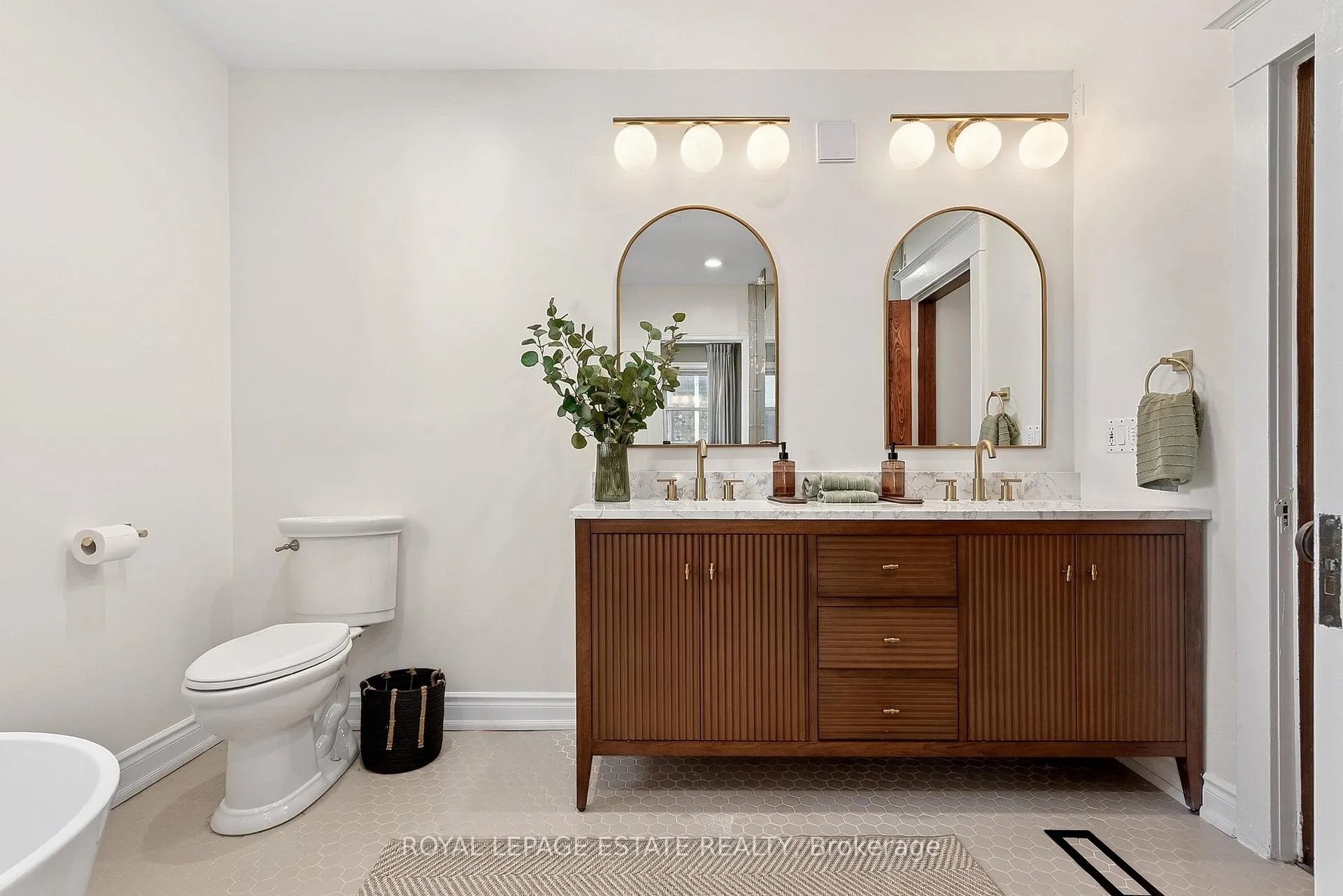 Photo 23 of 289 Beech Avenue, Toronto, The Beaches — HOMEH