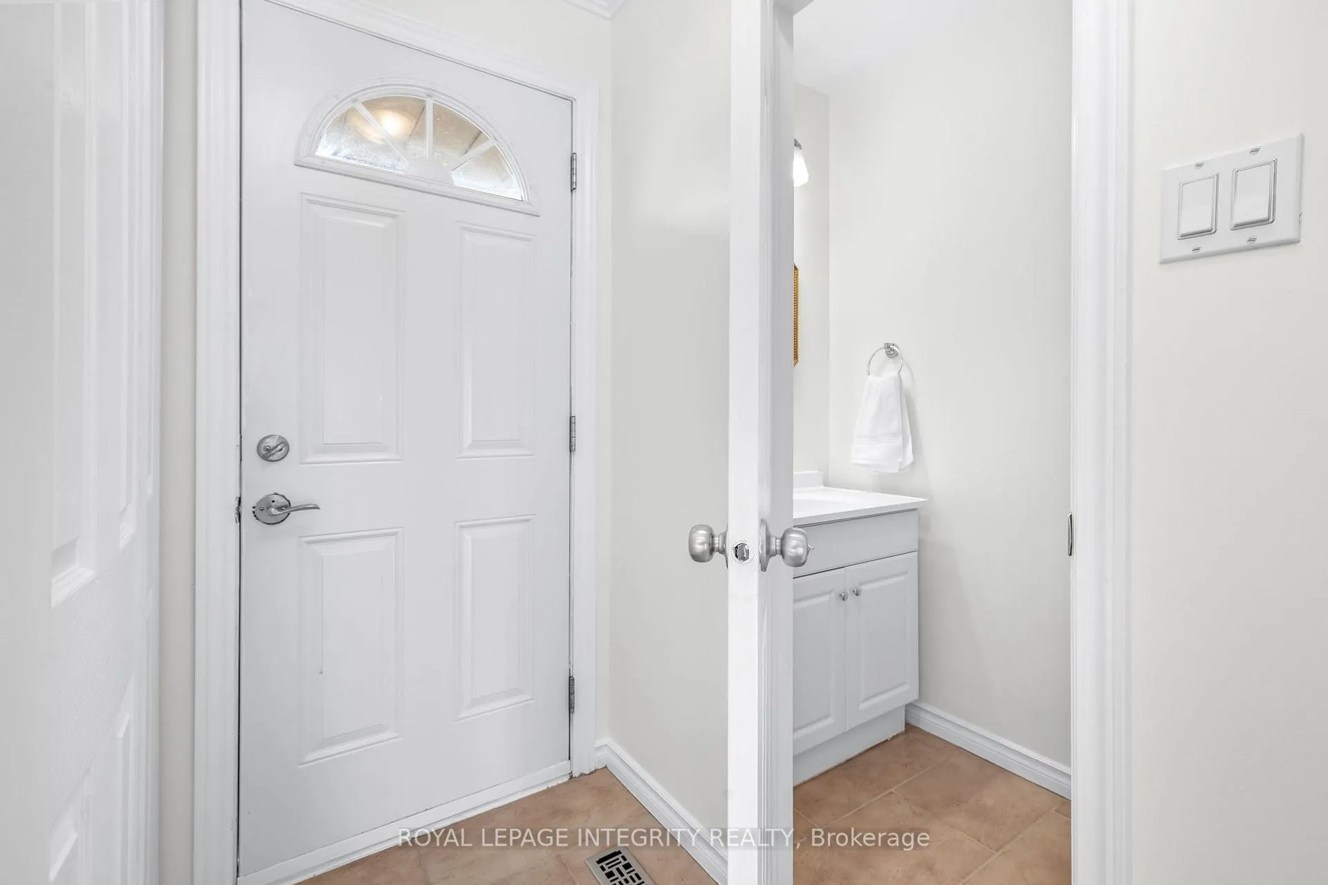 Photo 3 of Unit 82, 2570 Southvale Crescent, Ottawa, Sheffield Glen/Industrial Park — HOMEH