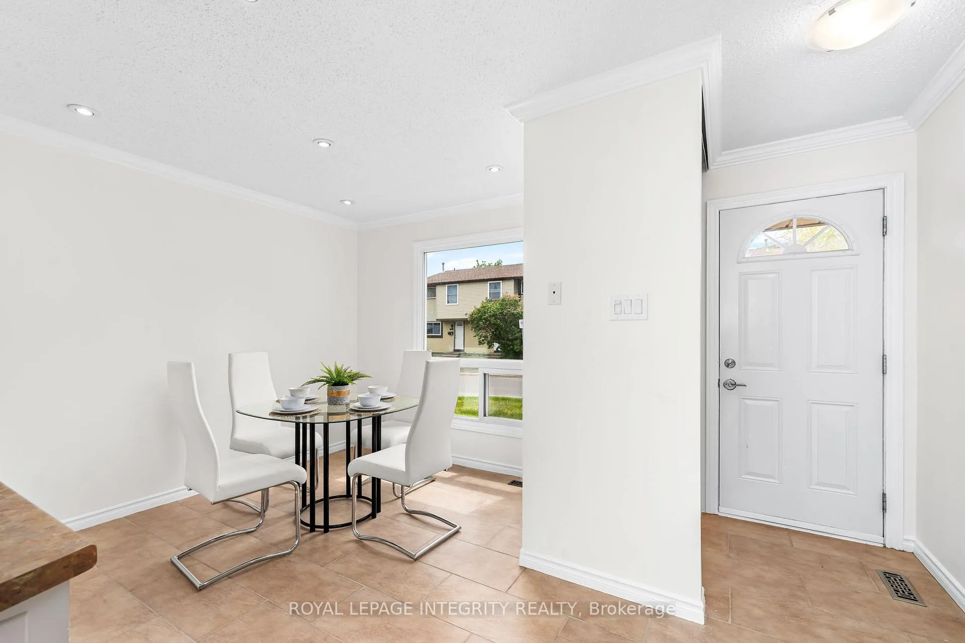 Photo 5 of Unit 82, 2570 Southvale Crescent, Ottawa, Sheffield Glen/Industrial Park — HOMEH