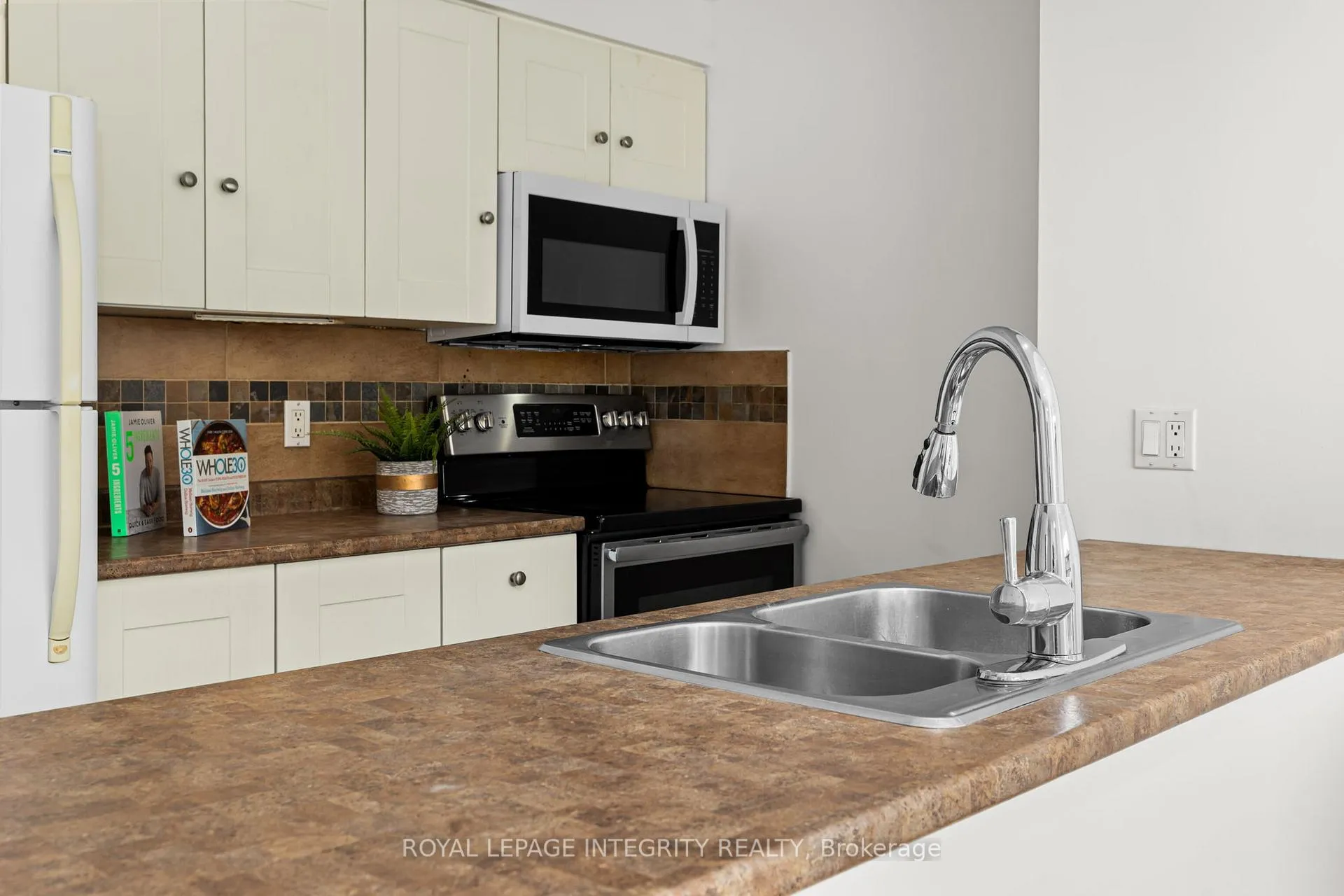Photo 11 of Unit 82, 2570 Southvale Crescent, Ottawa, Sheffield Glen/Industrial Park — HOMEH