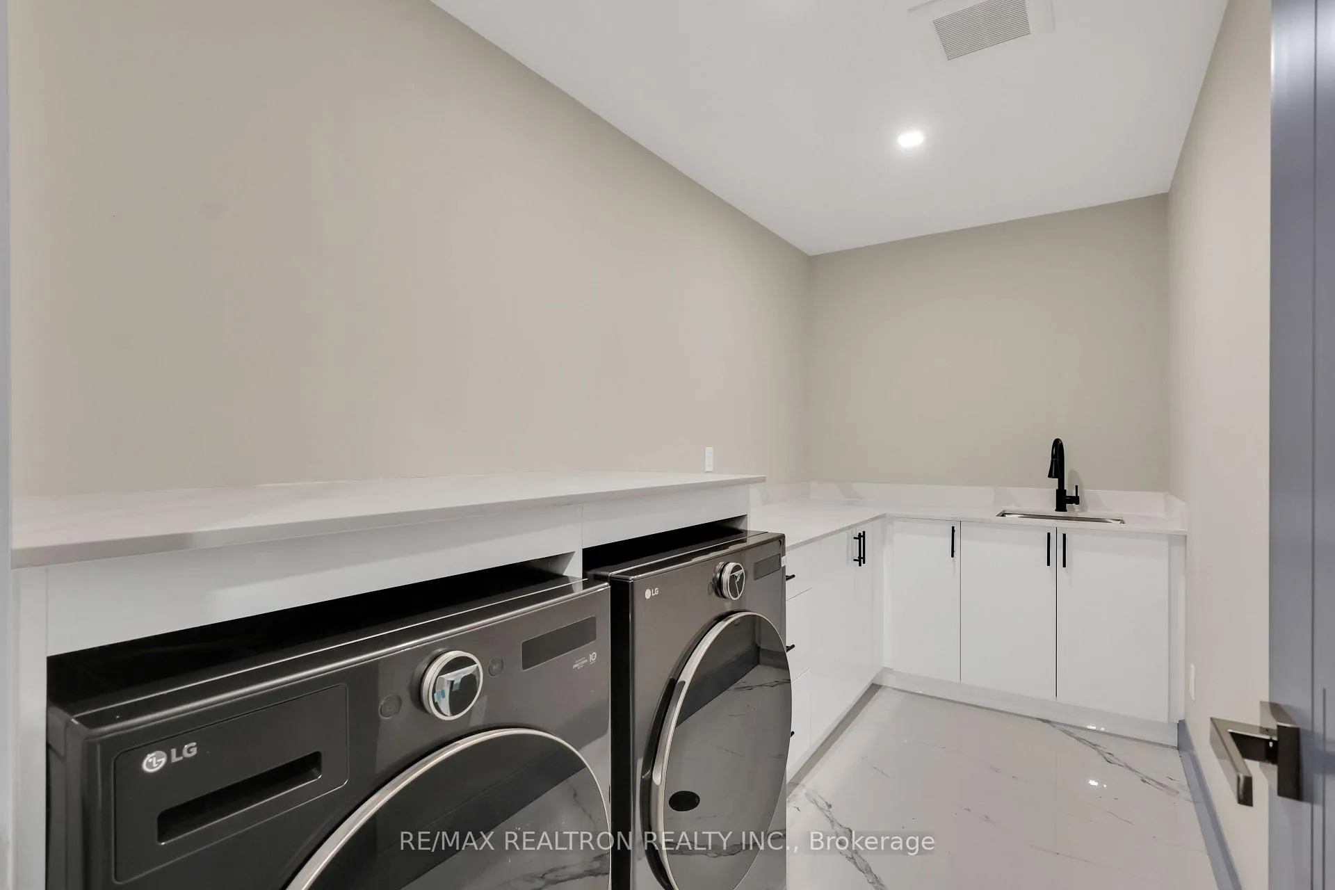 Photo 17 of 71 Ardmore Road, Toronto, Forest Hill South — HOMEH