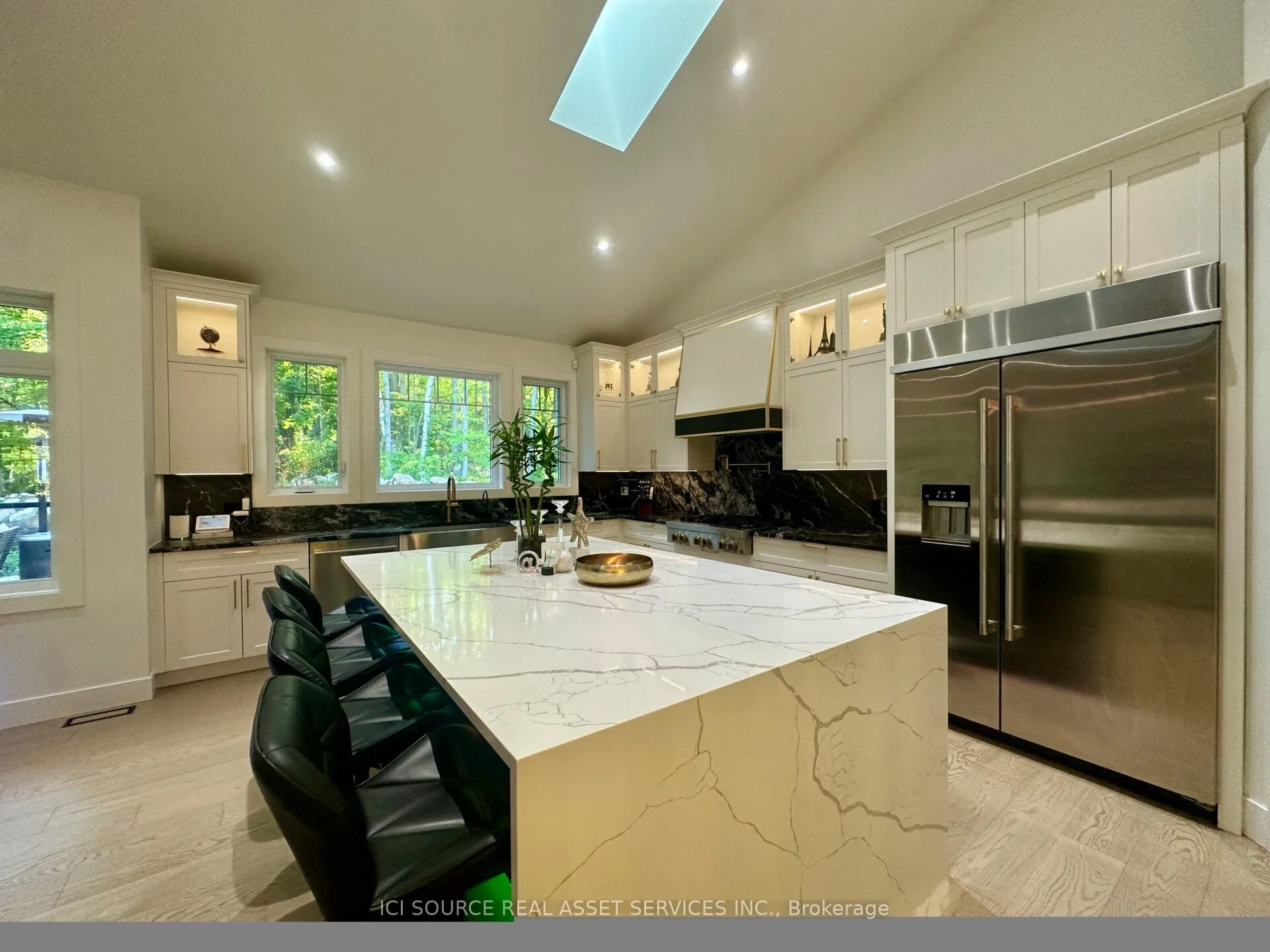 Photo 10 of 13 Timberrun Court, Hamilton, Rural Flamborough — HOMEH