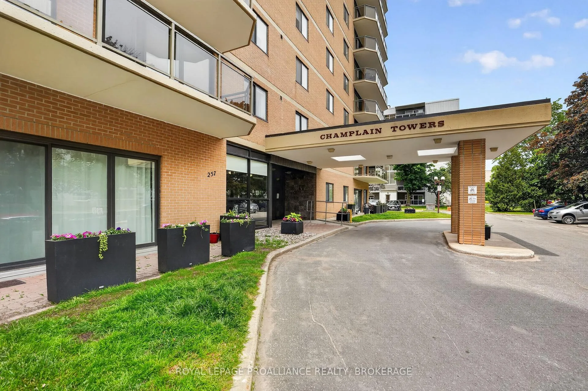 Front of Unit 401, 257 Bath Road