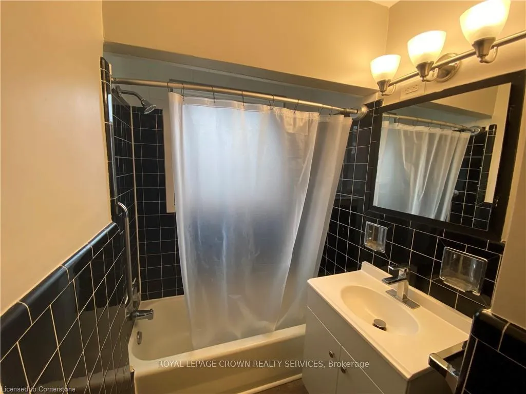 Photo 7 of Unit 2, 34 Burn Place, Kitchener, Cherry Hill — HOMEH