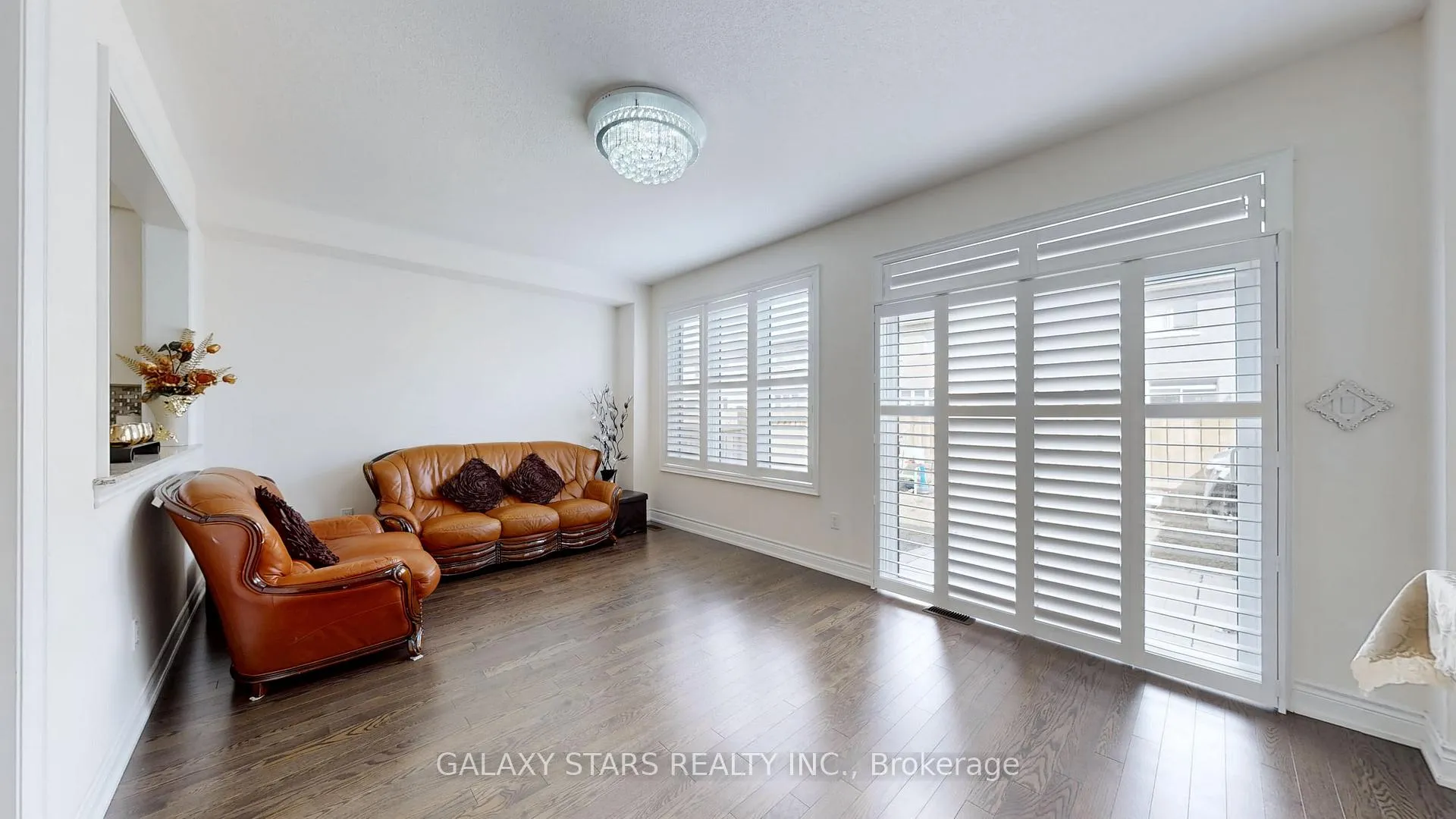 Photo 4 of 350 Kirkham Drive, Markham, Cedarwood — HOMEH