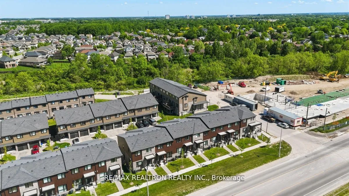 Photo 4 of 823 Sarnia Road, London, North M — HOMEH