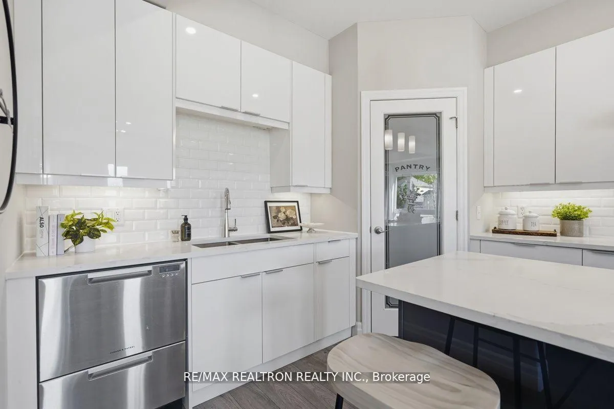 Photo 16 of 823 Sarnia Road, London, North M — HOMEH