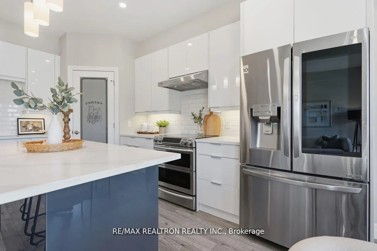 Photo 20 of 823 Sarnia Road, London, North M — HOMEH