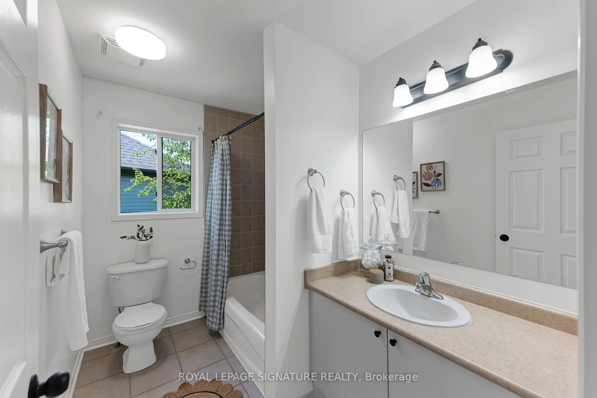 Photo 17 of 91 Harrongate Place, Whitby, Taunton North — HOMEH