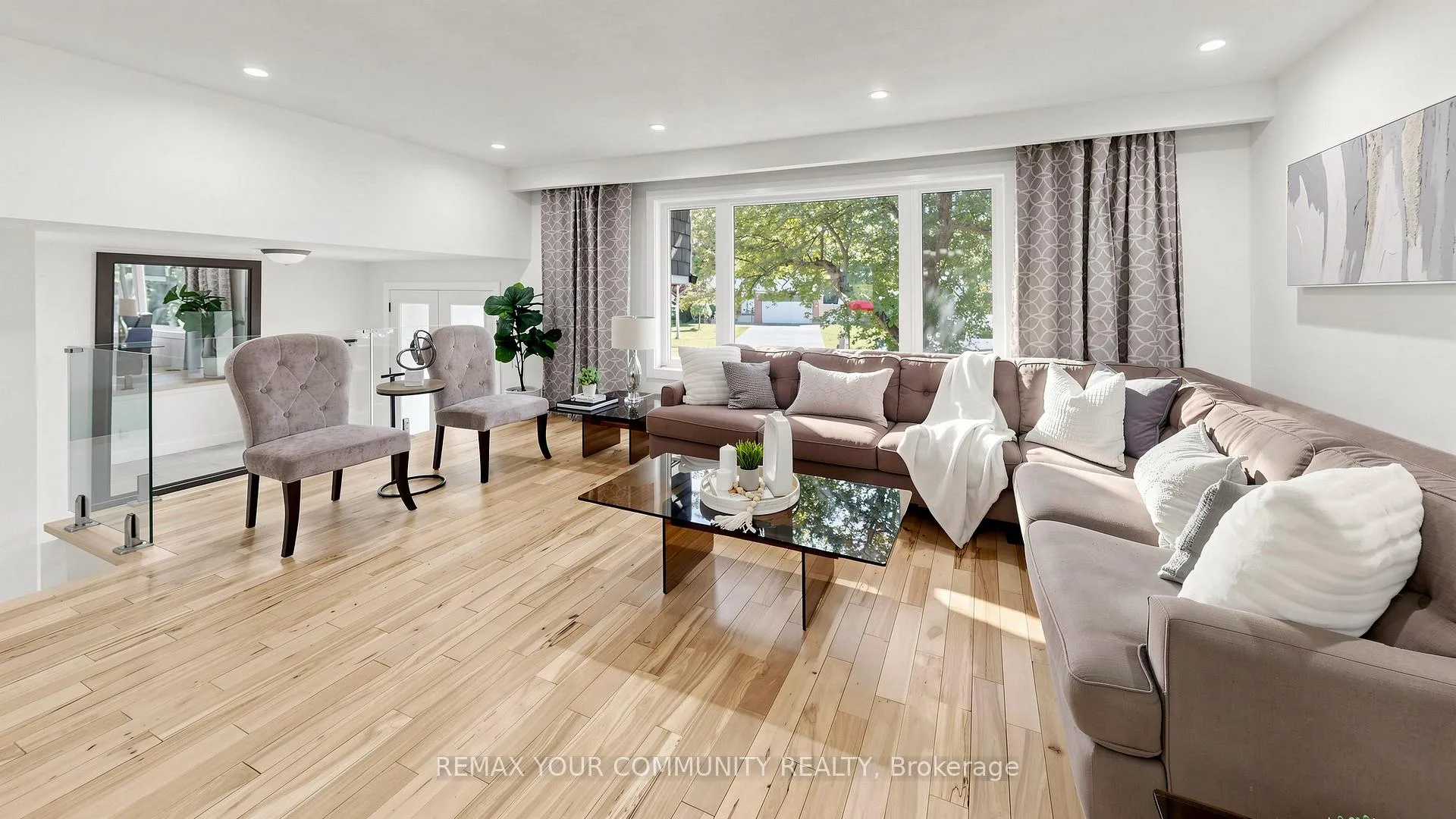 Photo 4 of 5 Coral Harbour Crescent, Markham, Bayview Fairway-Bayview Country Club Estates — HOMEH