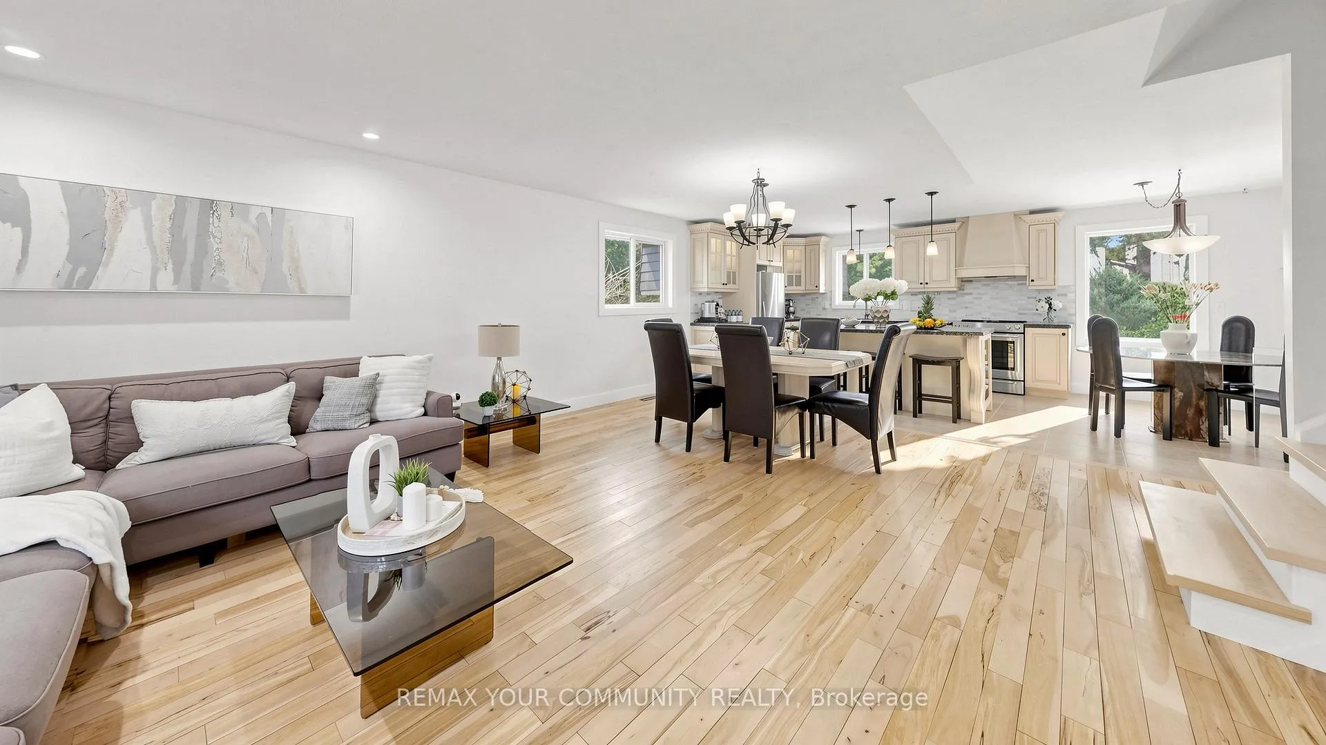 Photo 5 of 5 Coral Harbour Crescent, Markham, Bayview Fairway-Bayview Country Club Estates — HOMEH