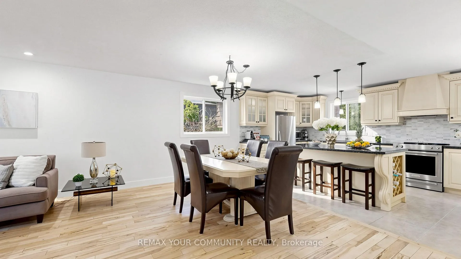 Photo 6 of 5 Coral Harbour Crescent, Markham, Bayview Fairway-Bayview Country Club Estates — HOMEH
