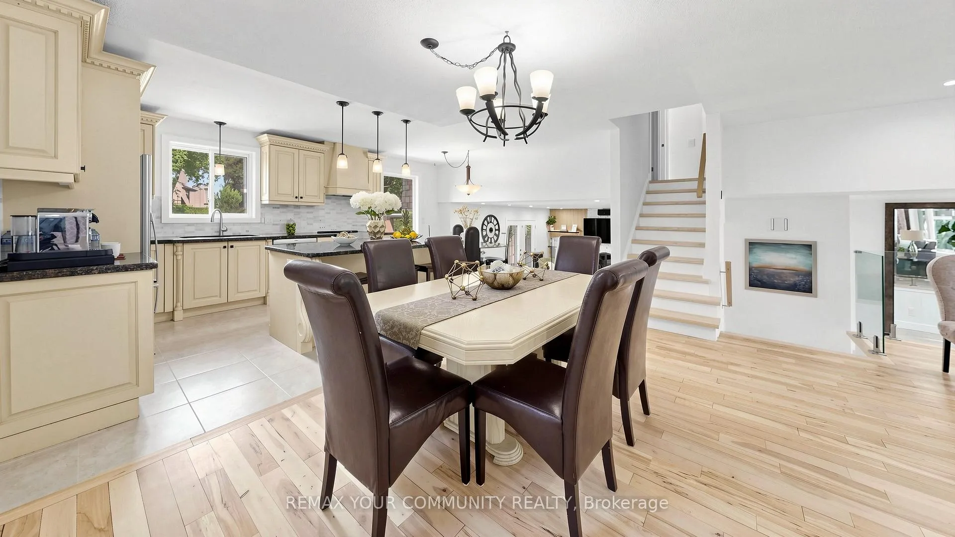 Photo 7 of 5 Coral Harbour Crescent, Markham, Bayview Fairway-Bayview Country Club Estates — HOMEH