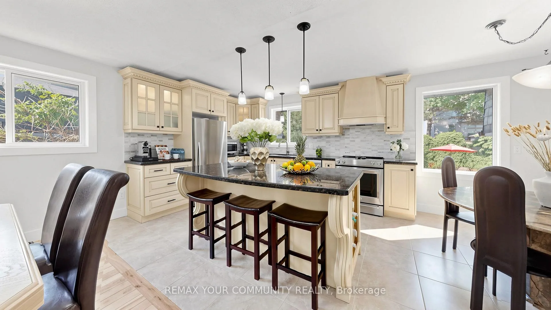 Photo 8 of 5 Coral Harbour Crescent, Markham, Bayview Fairway-Bayview Country Club Estates — HOMEH