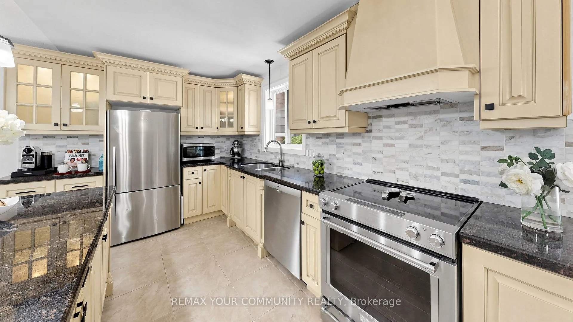 Photo 11 of 5 Coral Harbour Crescent, Markham, Bayview Fairway-Bayview Country Club Estates — HOMEH