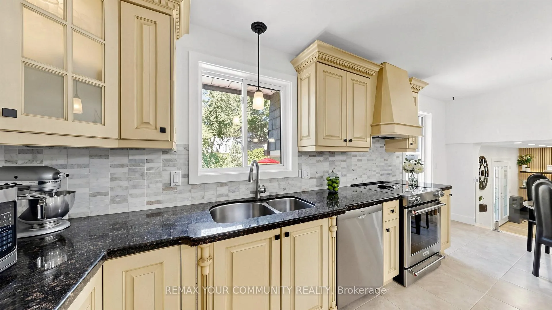 Photo 12 of 5 Coral Harbour Crescent, Markham, Bayview Fairway-Bayview Country Club Estates — HOMEH