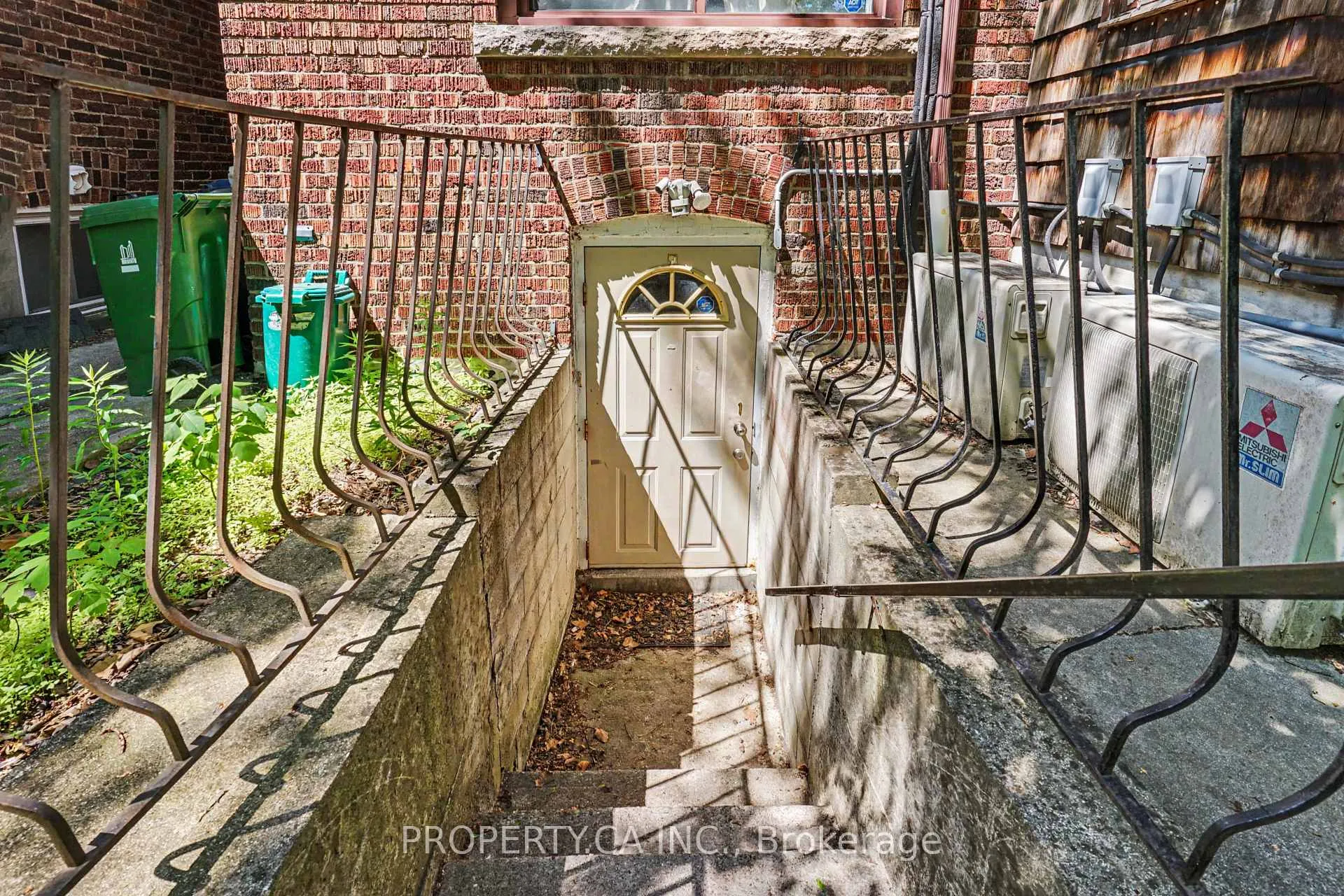 Photo 2 of Unit Lower, 130 Lauder Avenue, Toronto, Corso Italia-Davenport — HOMEH