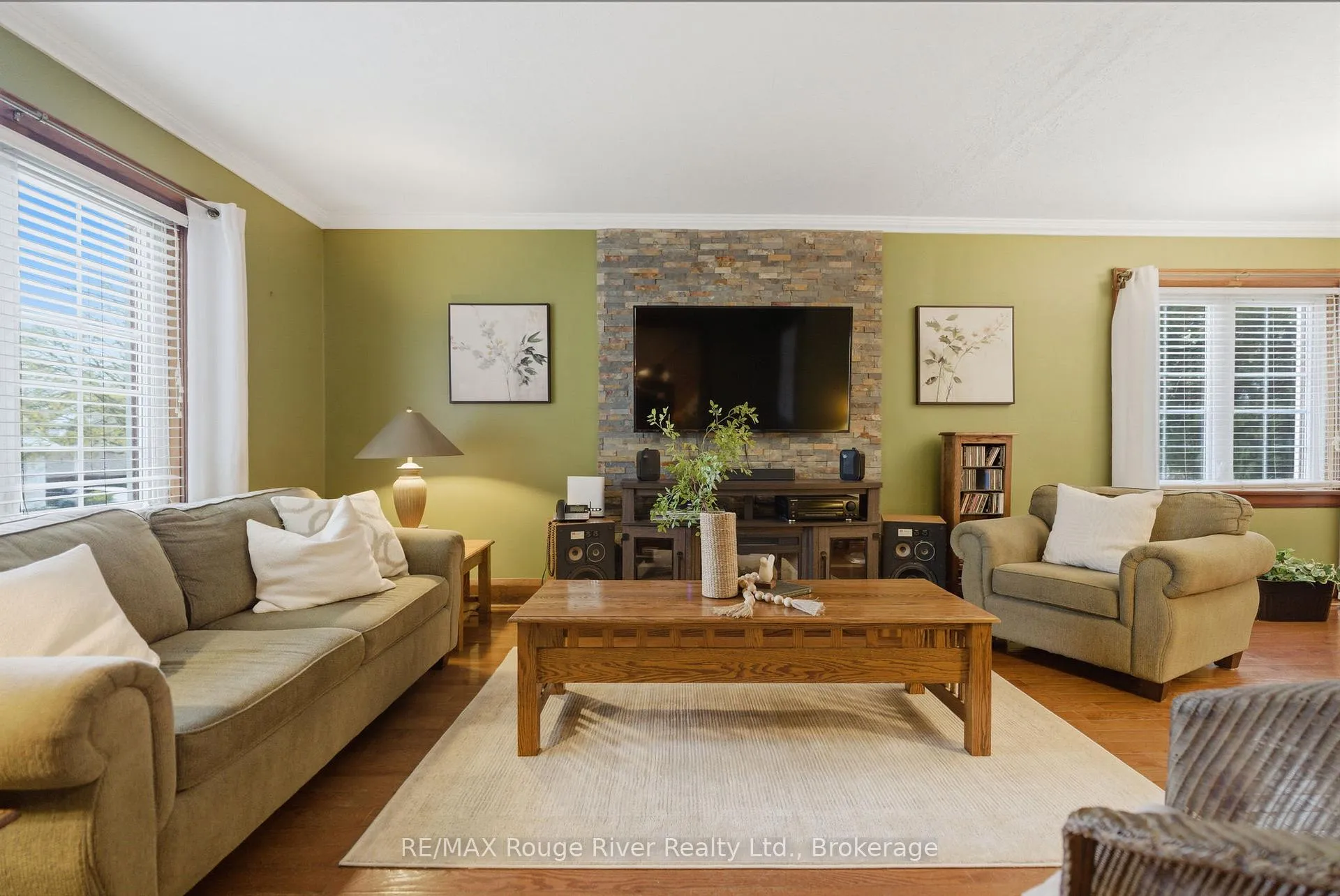 Photo 6 of 114 Mclaughlin Boulevard, Oshawa, McLaughlin — HOMEH