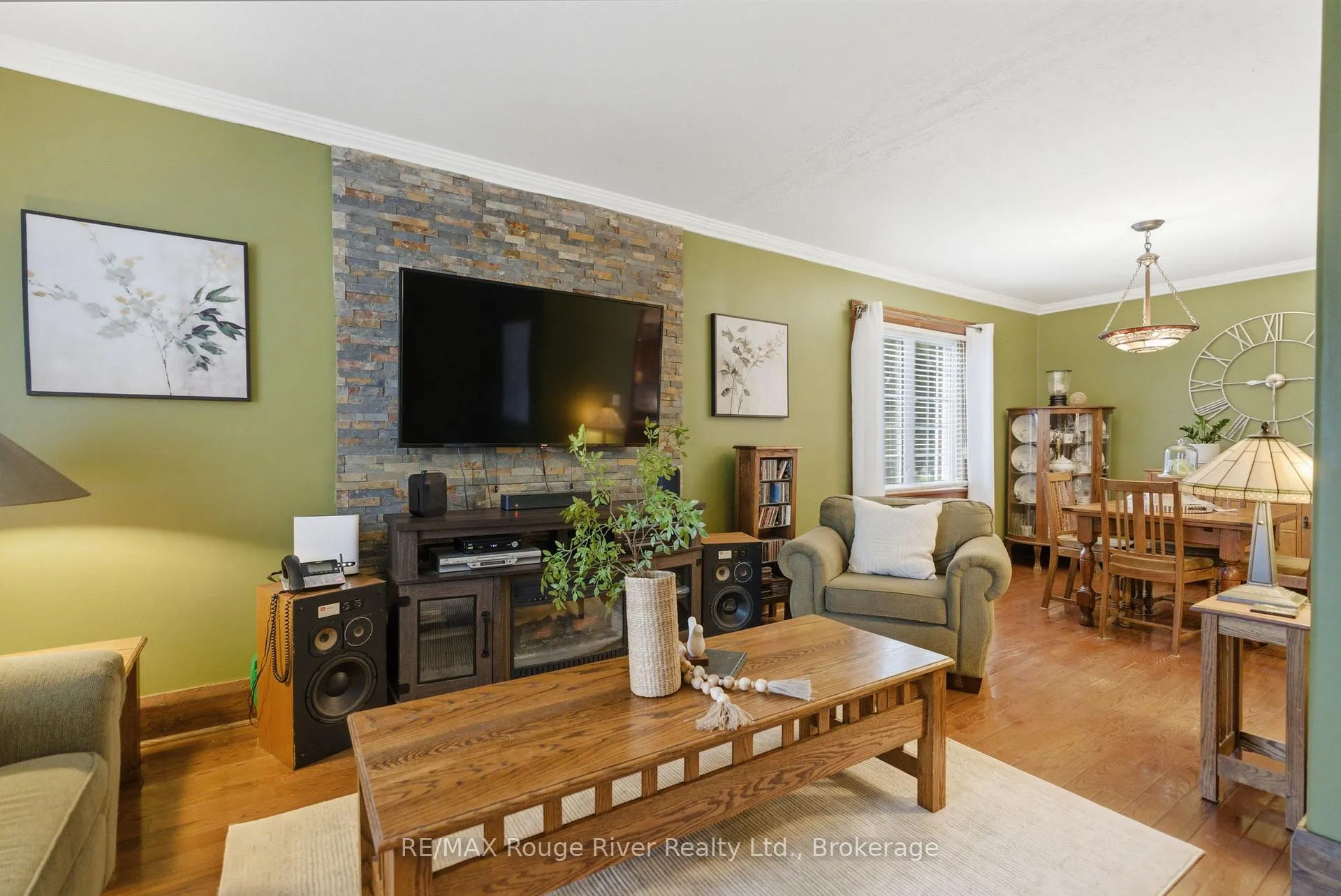 Photo 7 of 114 Mclaughlin Boulevard, Oshawa, McLaughlin — HOMEH