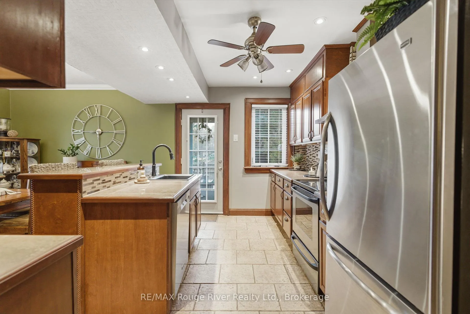Photo 13 of 114 Mclaughlin Boulevard, Oshawa, McLaughlin — HOMEH