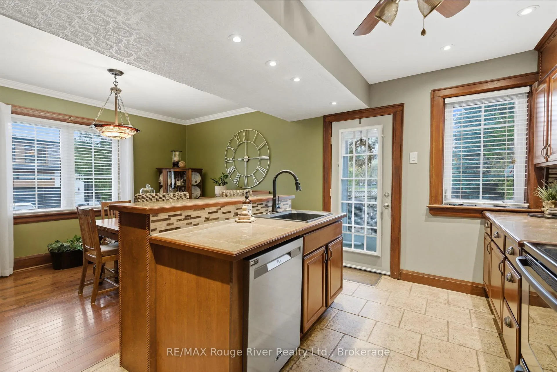 Photo 14 of 114 Mclaughlin Boulevard, Oshawa, McLaughlin — HOMEH