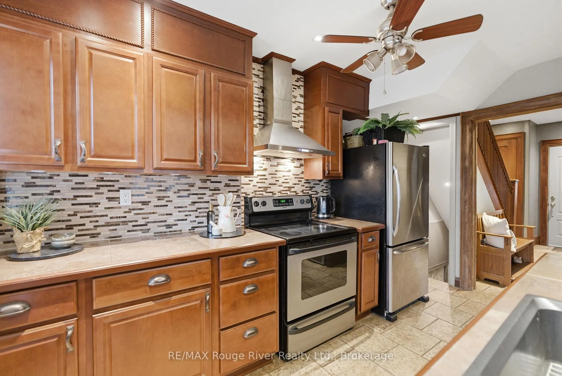 Photo 17 of 114 Mclaughlin Boulevard, Oshawa, McLaughlin — HOMEH
