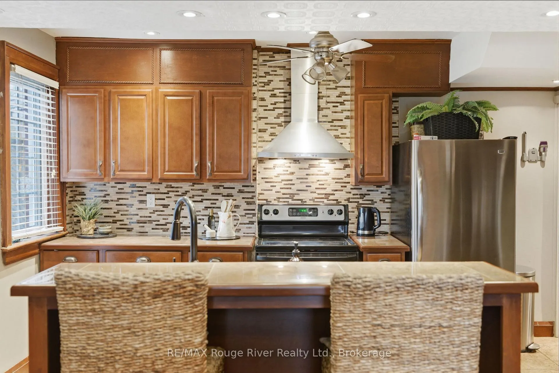 Photo 18 of 114 Mclaughlin Boulevard, Oshawa, McLaughlin — HOMEH