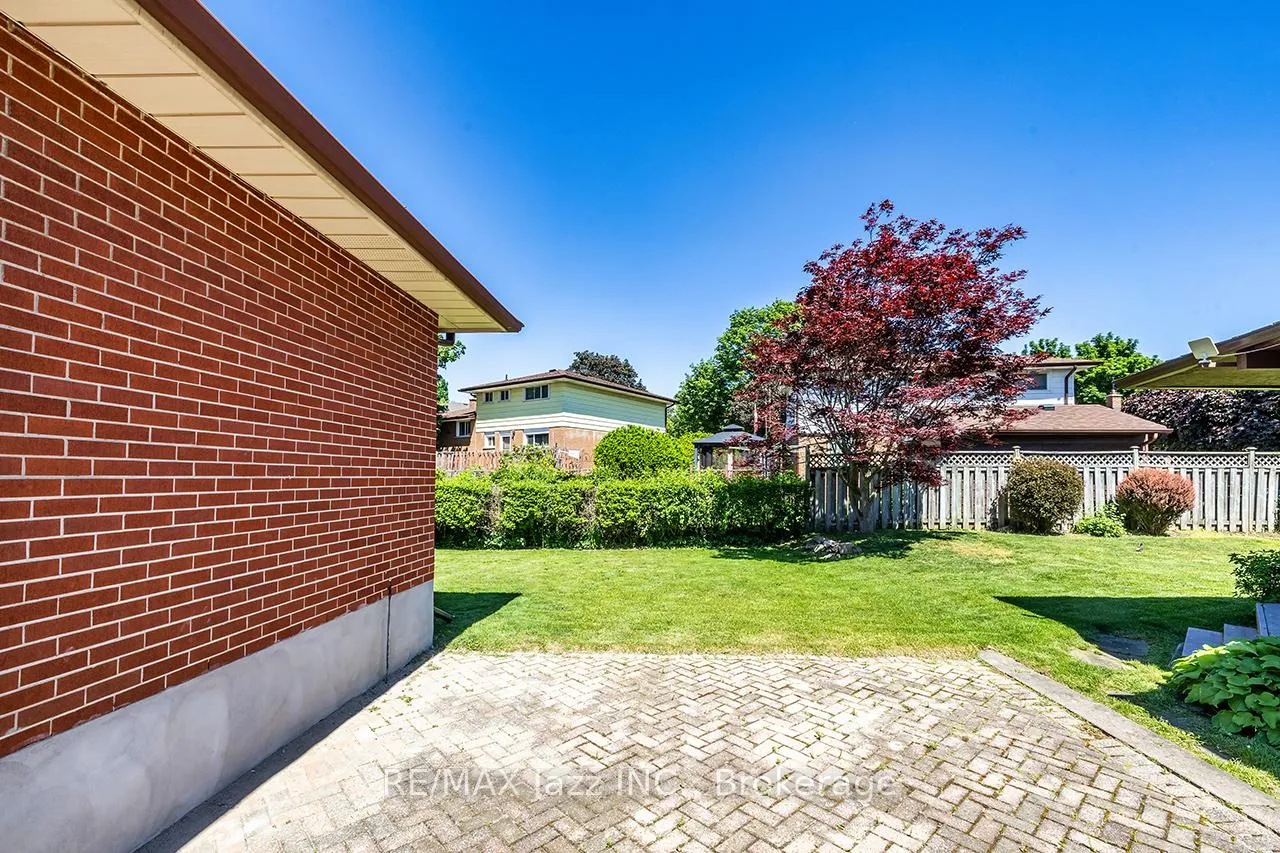 Photo 23 of 369 Waverly Street N, Oshawa, McLaughlin — HOMEH
