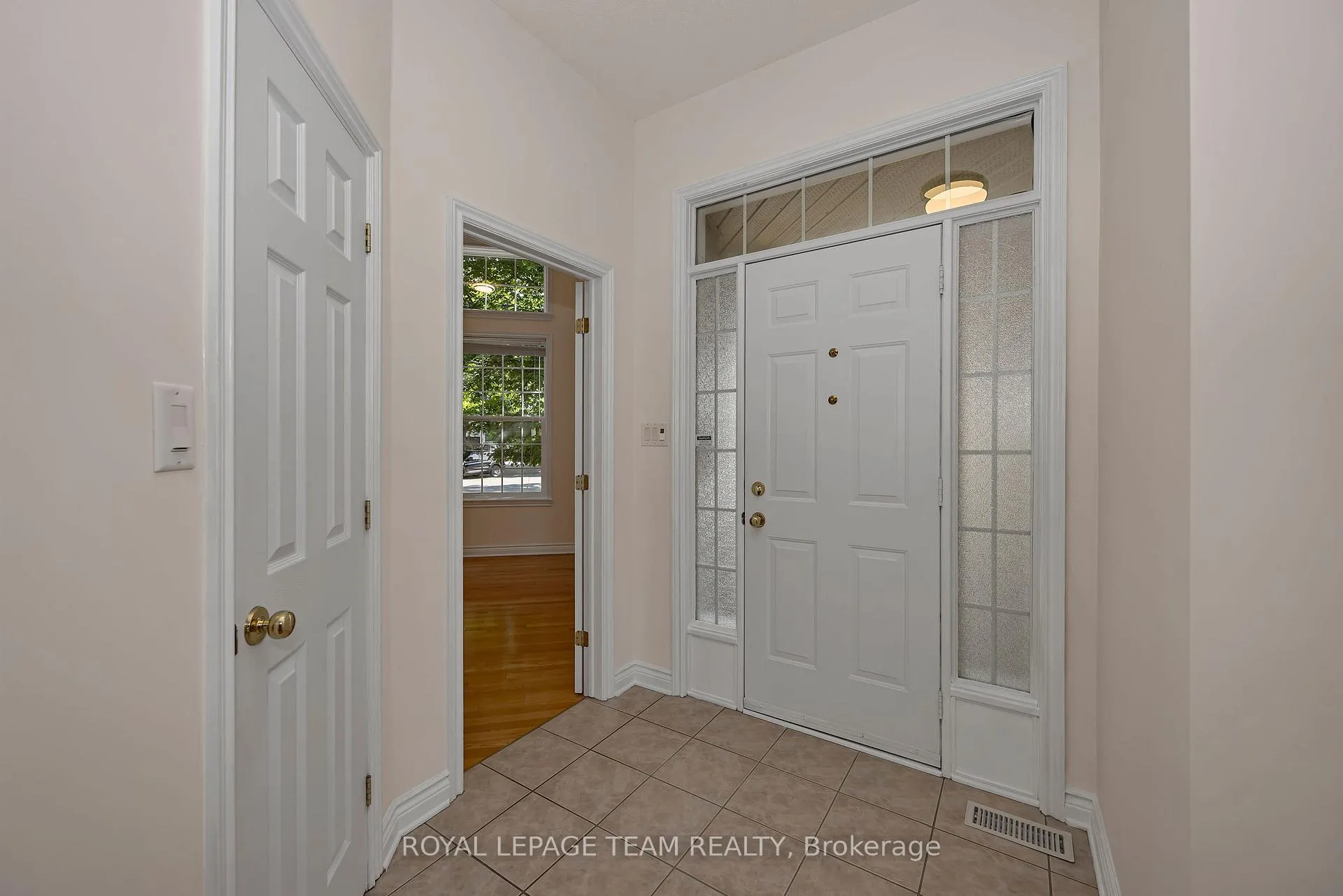 Photo 6 of 32 Silverthorn Court, Ottawa, Barrhaven - Stonebridge — HOMEH