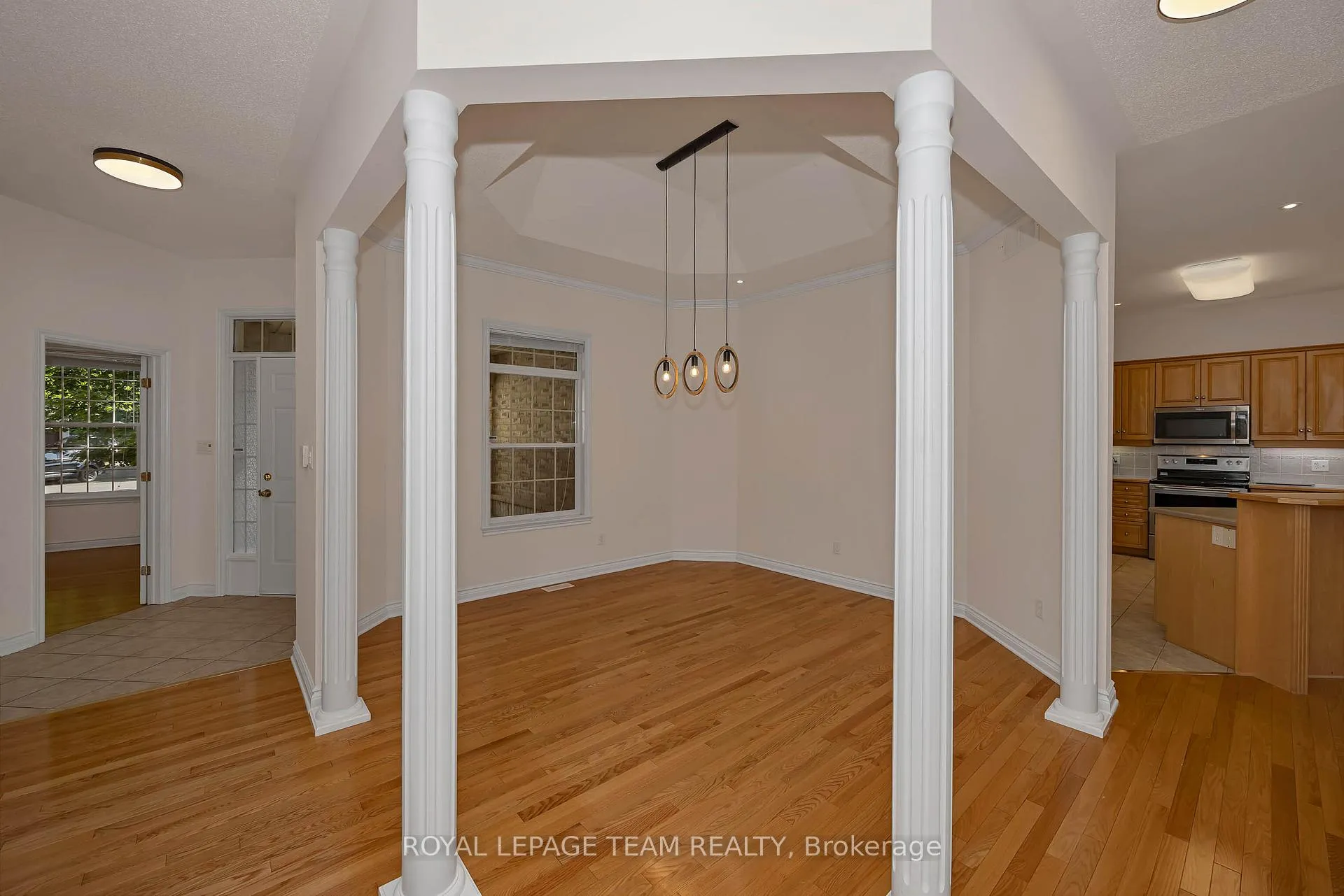 Photo 7 of 32 Silverthorn Court, Ottawa, Barrhaven - Stonebridge — HOMEH