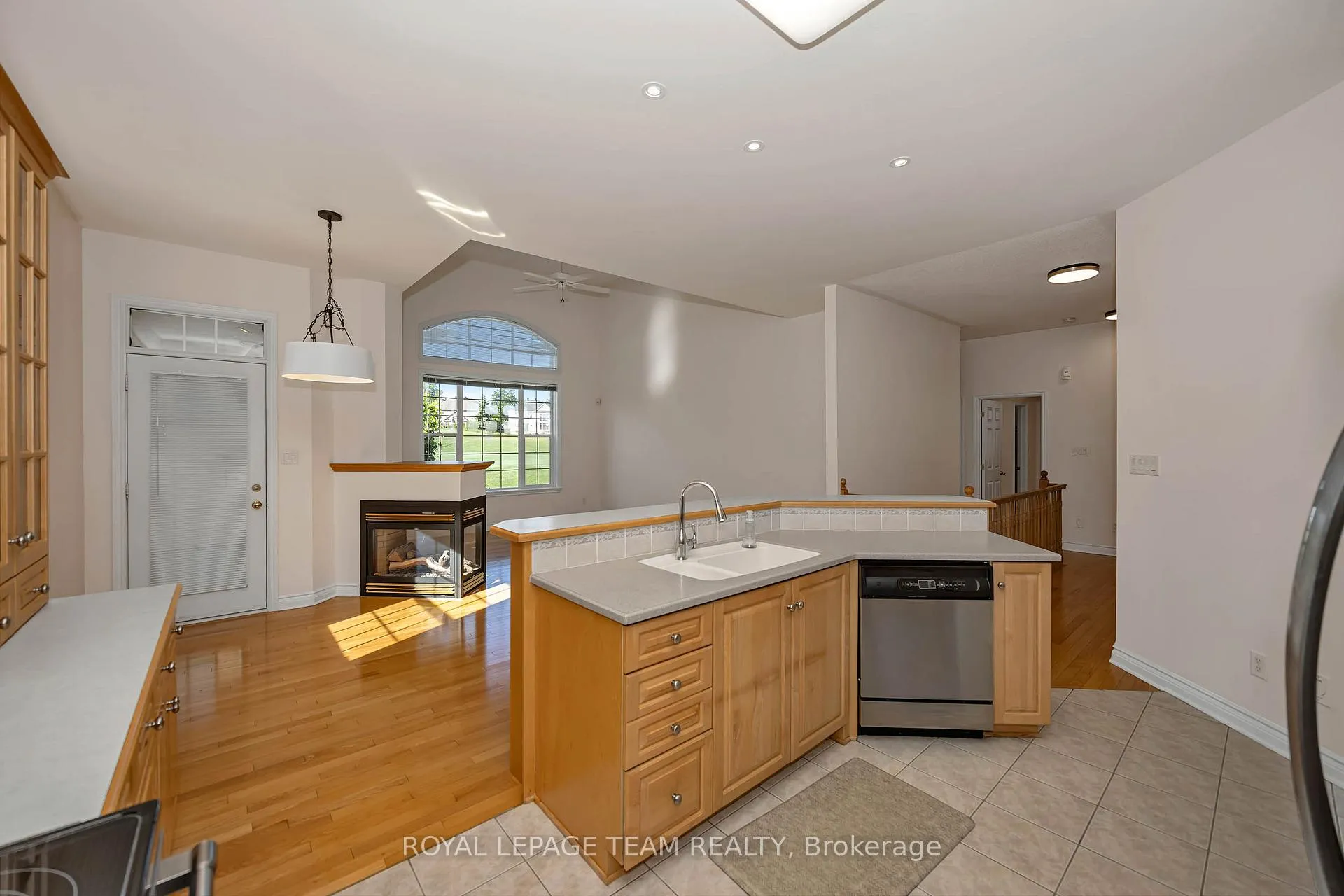 Photo 13 of 32 Silverthorn Court, Ottawa, Barrhaven - Stonebridge — HOMEH