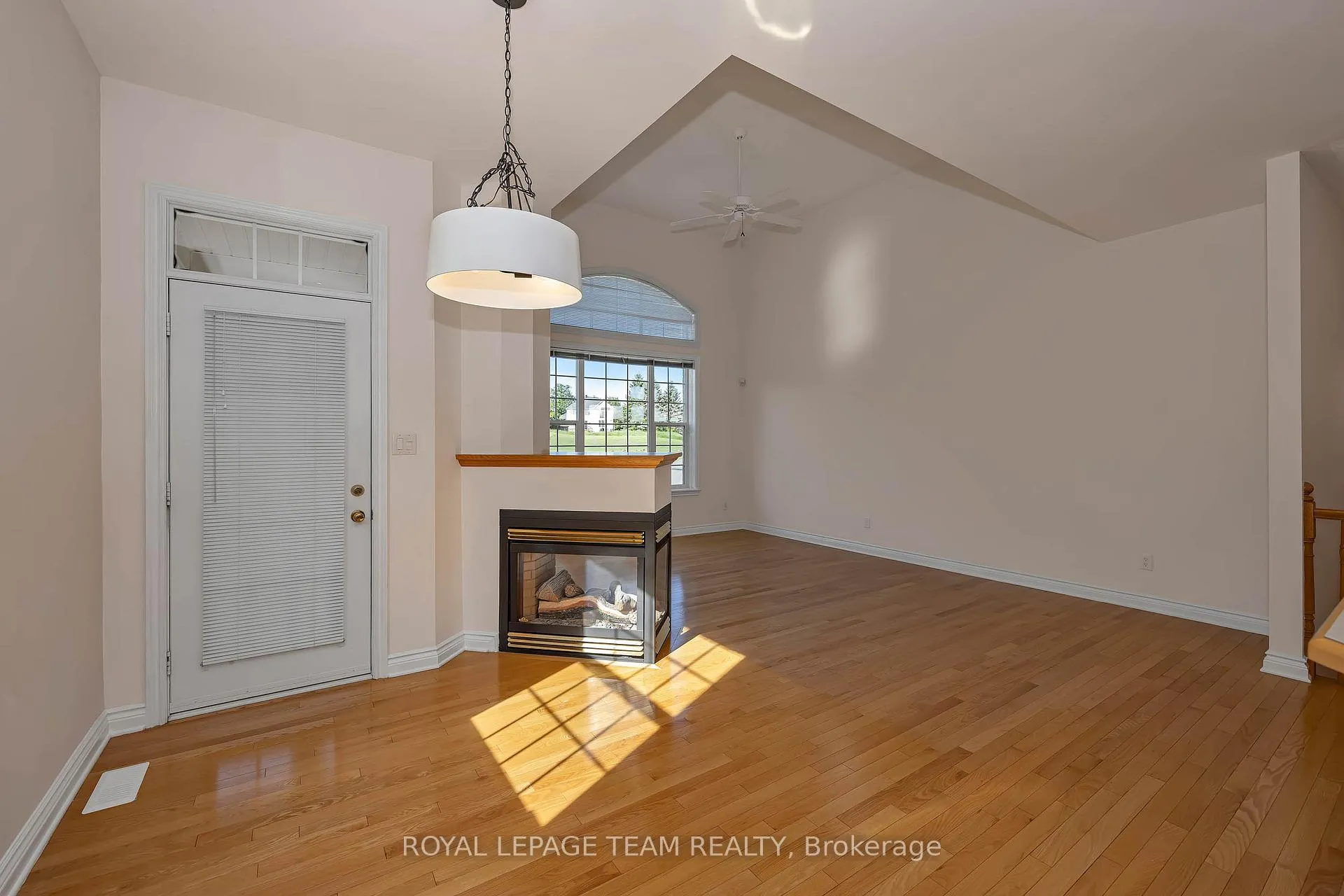 Photo 19 of 32 Silverthorn Court, Ottawa, Barrhaven - Stonebridge — HOMEH