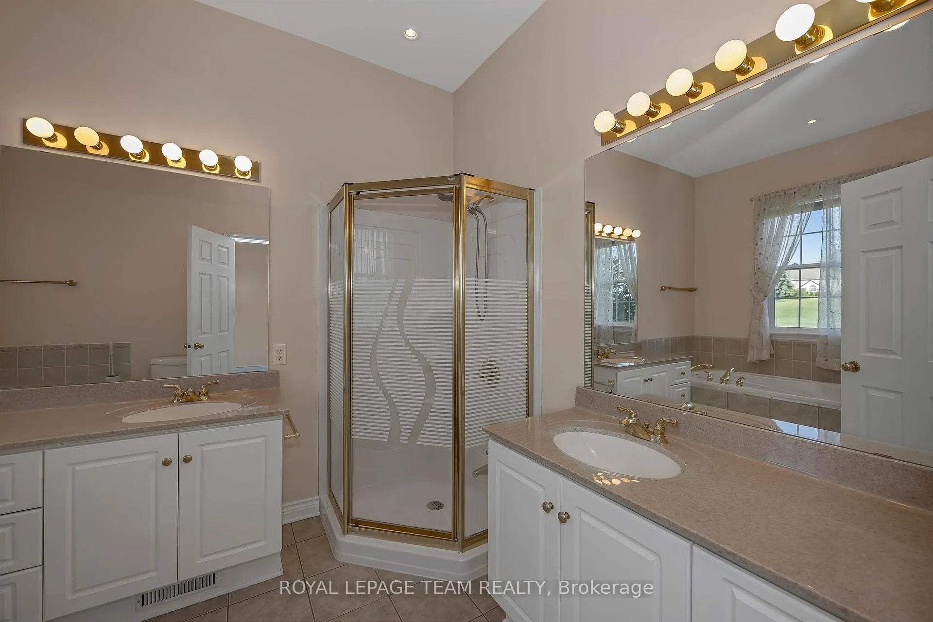 Photo 24 of 32 Silverthorn Court, Ottawa, Barrhaven - Stonebridge — HOMEH