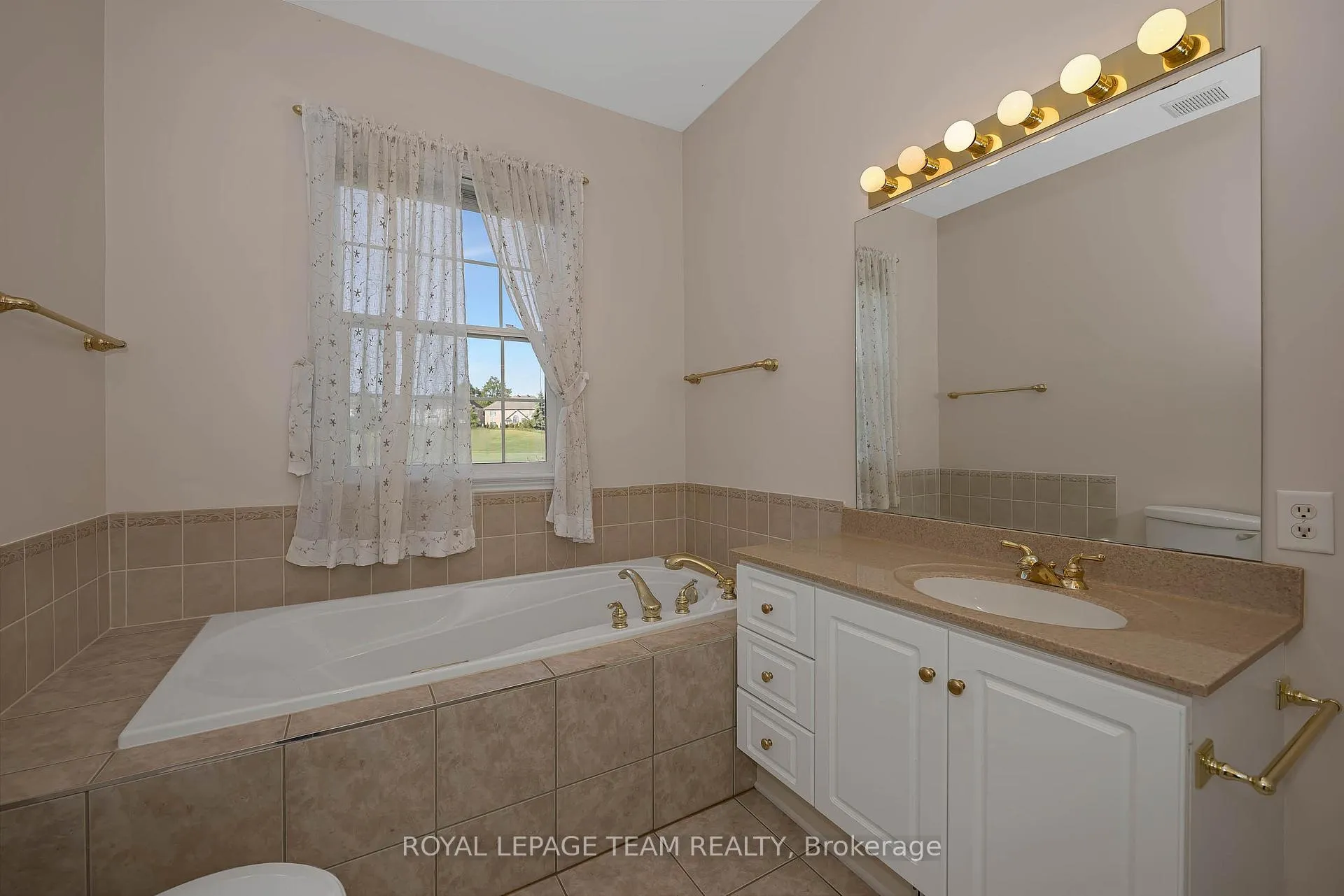 Photo 25 of 32 Silverthorn Court, Ottawa, Barrhaven - Stonebridge — HOMEH