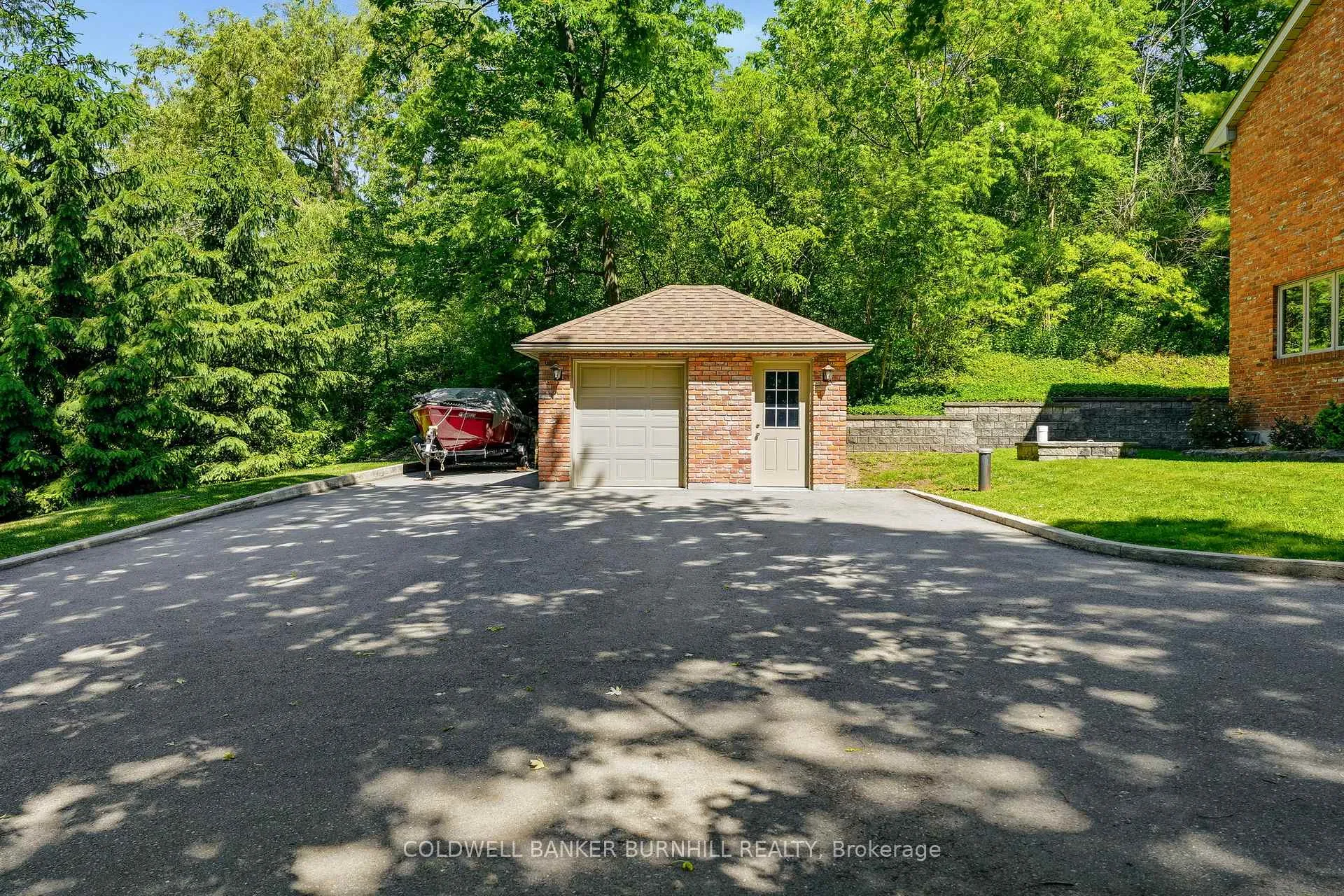 Photo 5 of 1811 Old Waterdown Road, Burlington, Grindstone — HOMEH