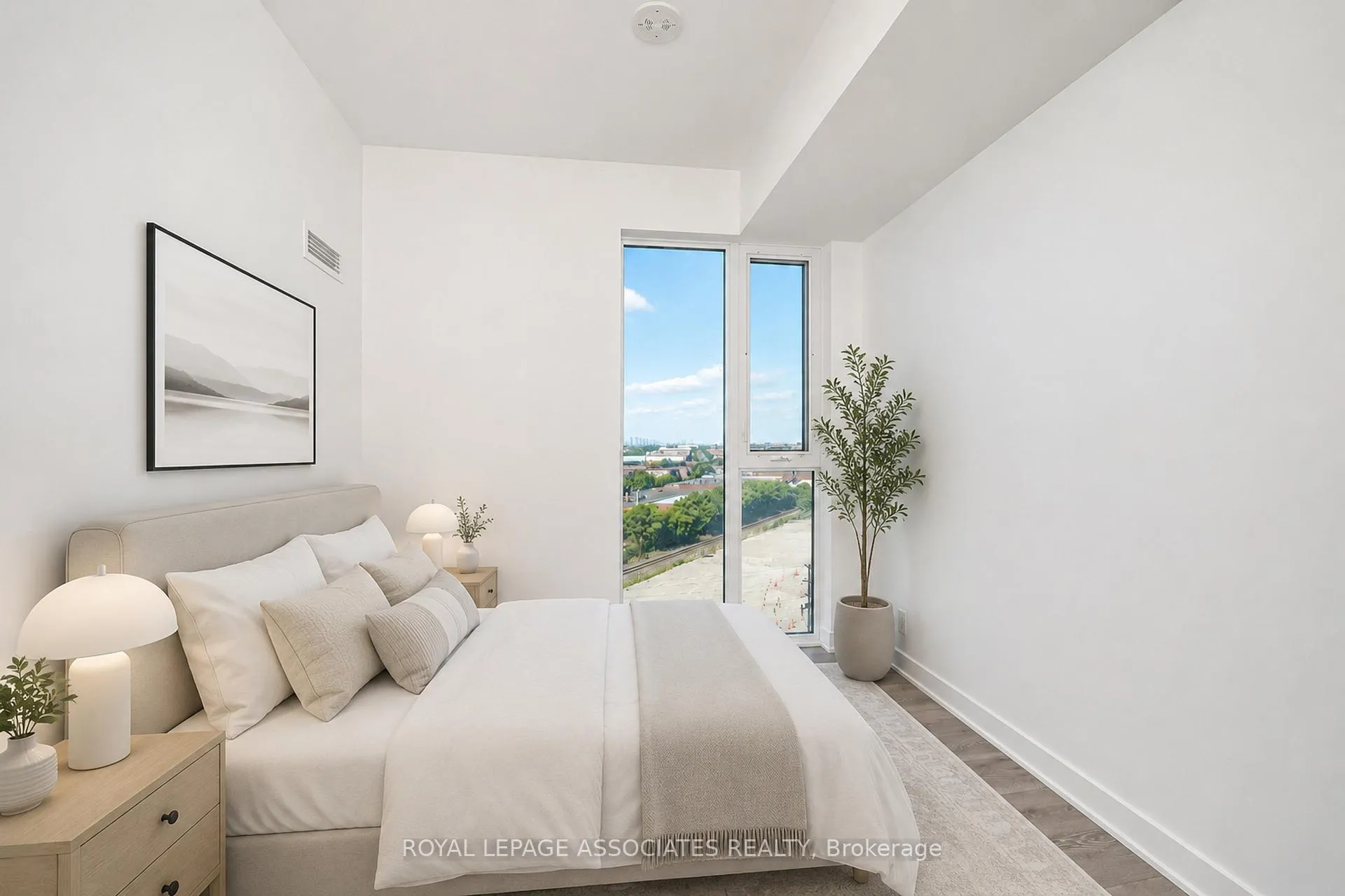Photo 5 of Unit 920, 6 Flavelle Trail, Vaughan, Steeles West Industrial — HOMEH