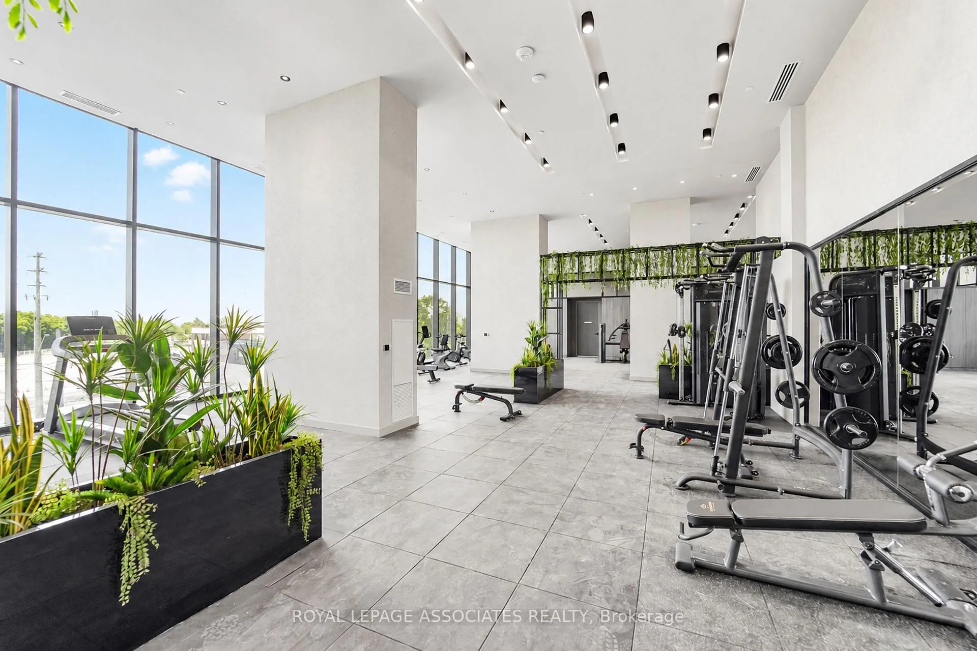 Photo 8 of Unit 920, 6 Flavelle Trail, Vaughan, Steeles West Industrial — HOMEH