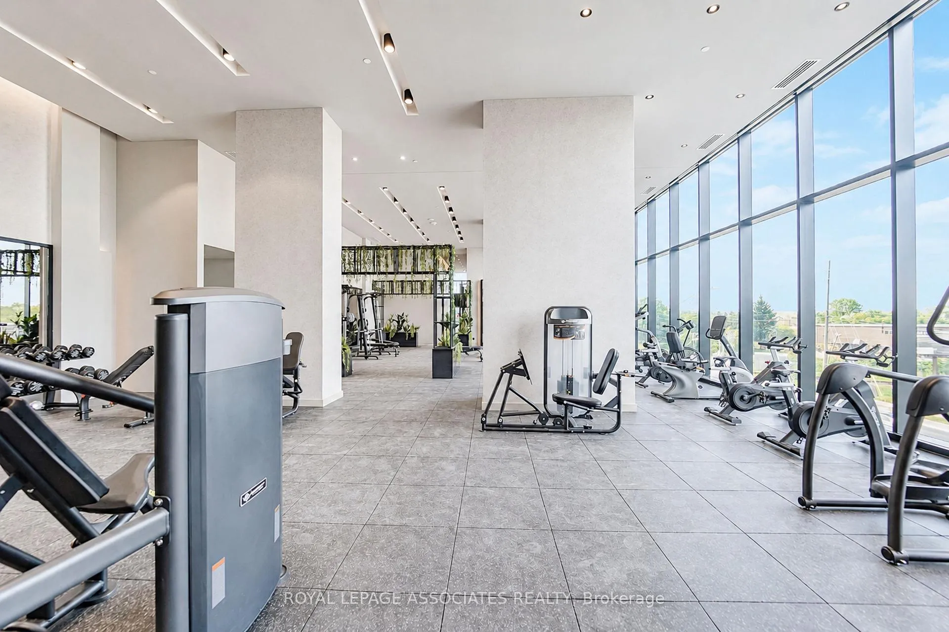 Photo 9 of Unit 920, 6 Flavelle Trail, Vaughan, Steeles West Industrial — HOMEH
