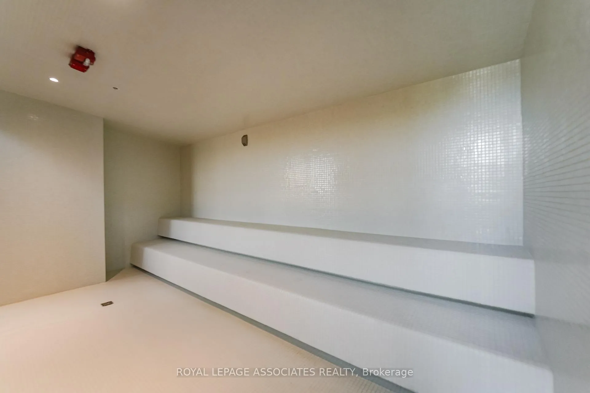 Photo 11 of Unit 920, 6 Flavelle Trail, Vaughan, Steeles West Industrial — HOMEH